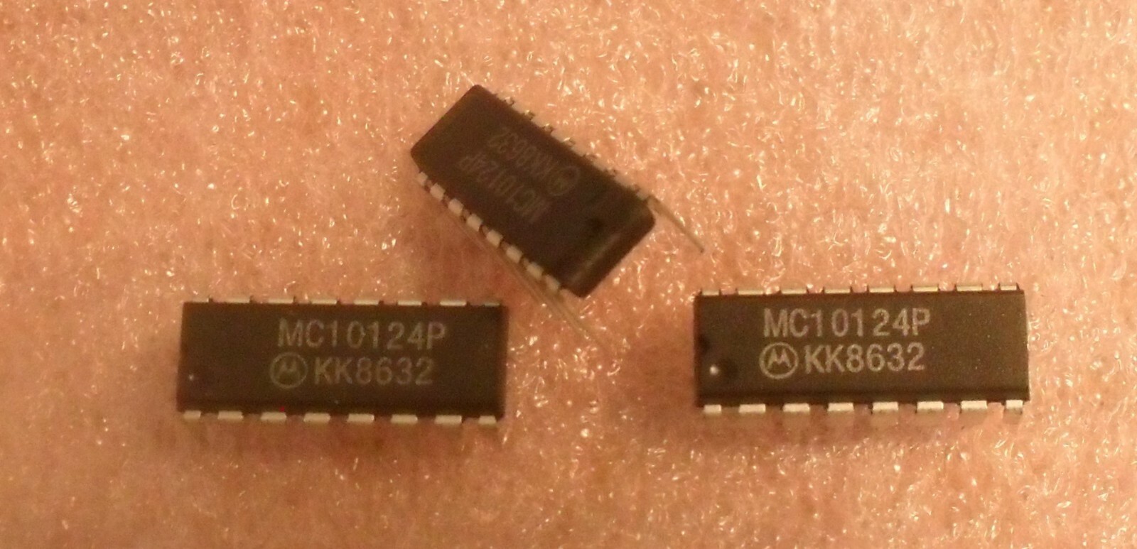 ECL Logic Gates – DIP & PLCC – Plastic & Ceramic – Lots and Singles – NEW