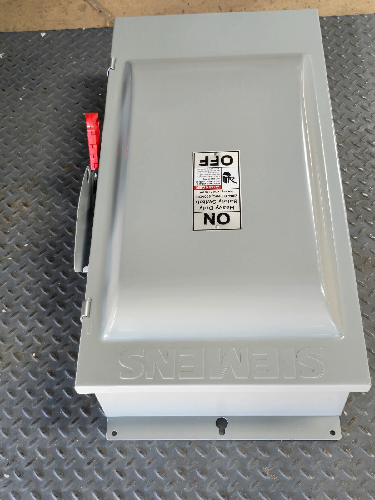 SIEMENS HNF364J, NON-FUSED HEAVY DUTY SAFETY SWITCH ,3p/200A/600V, NEW IN BOX!
