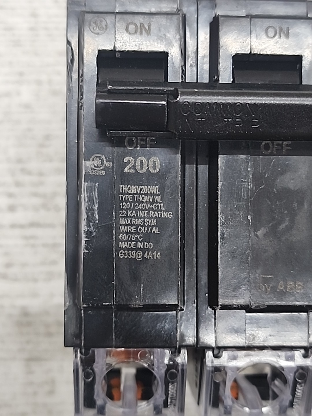 GE THQMV200WL 200 Amp 120/240 Volt 2-Pole Plug-In Mount  Main Circuit Breaker
