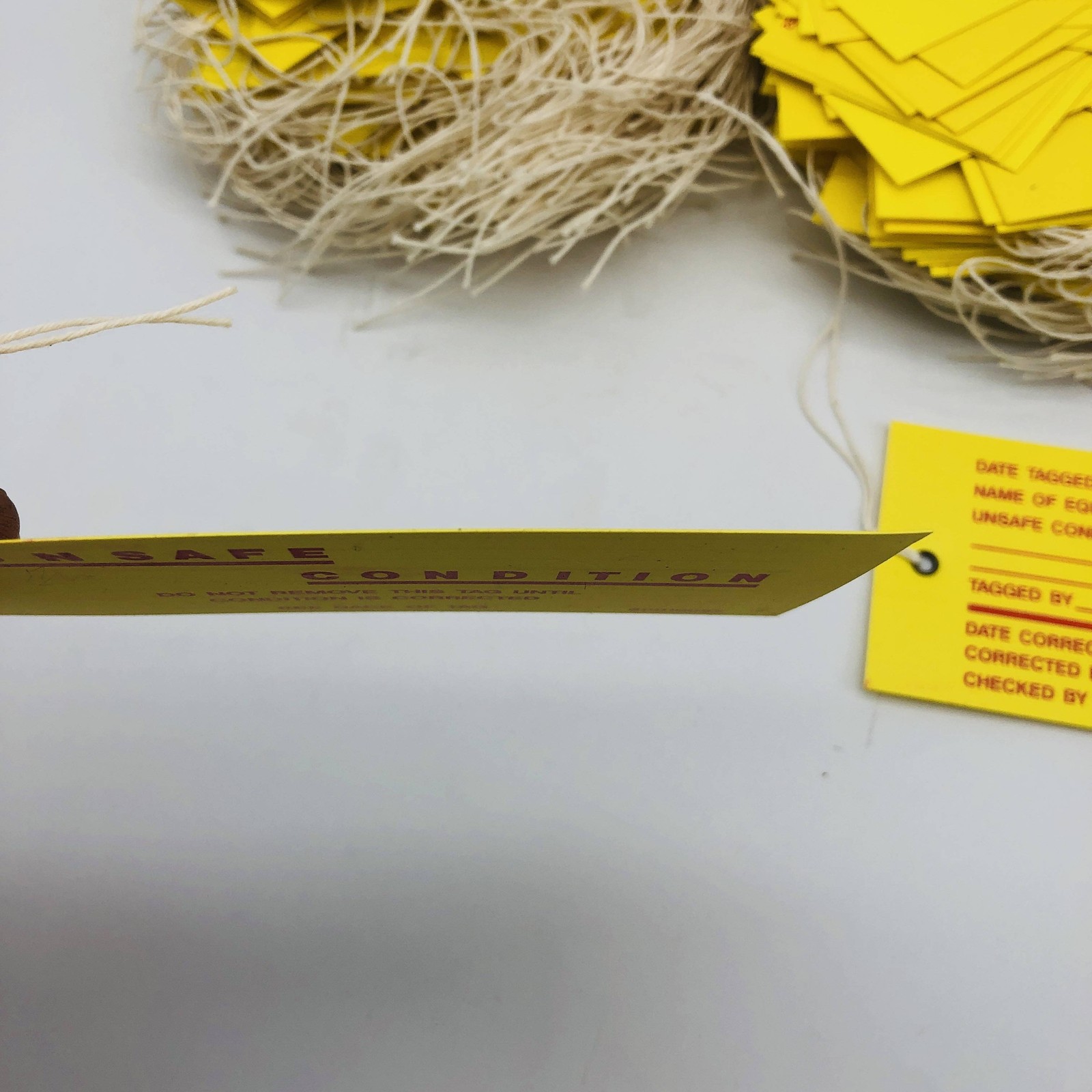 Linco 0010052 Unsafe Condition Tag Yellow Red 2-5/8in x 5-1/4in Lot of 200 Tags