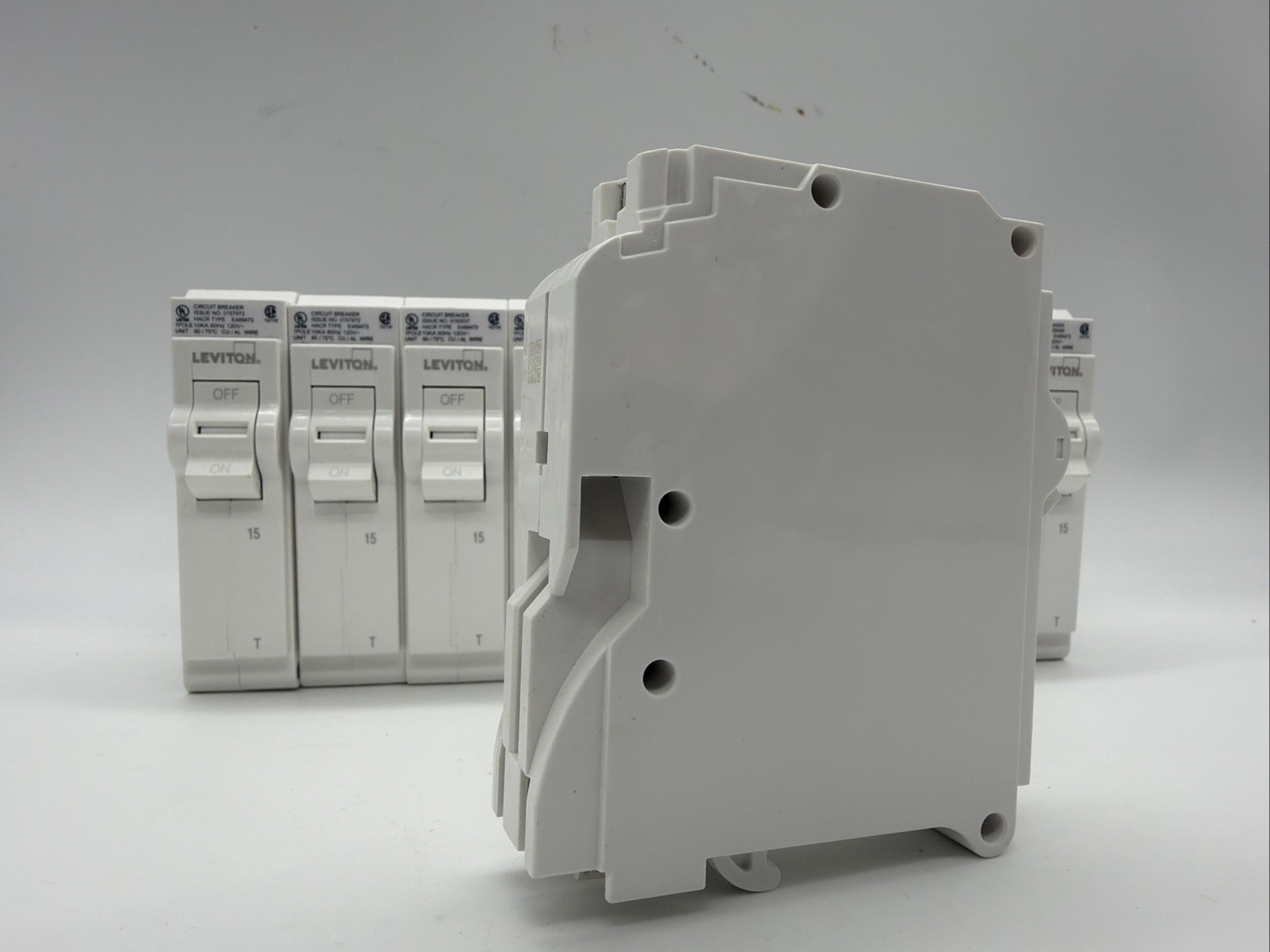 10 pcs LB115-T Leviton Standard 1-Pole 20A 120V Thermal Magnetic Circuit Breaker