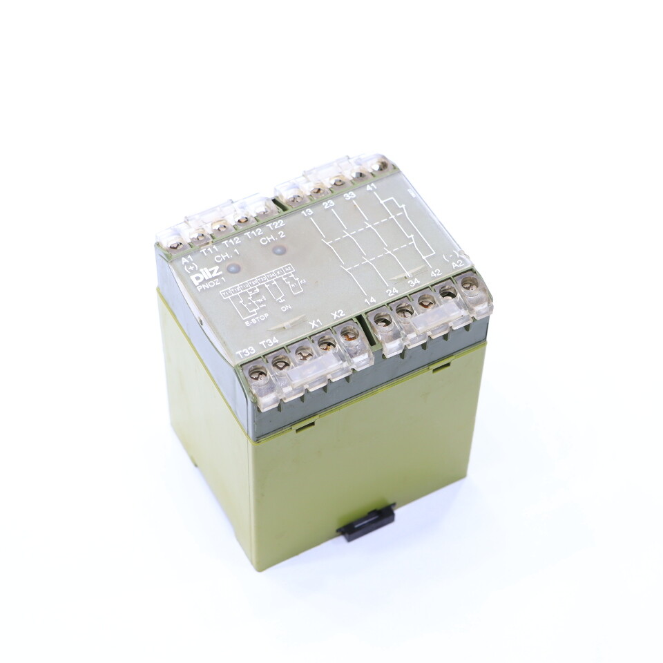 * PILZ PNOZ 1 3S/1O 475695 SAFETY RELAY