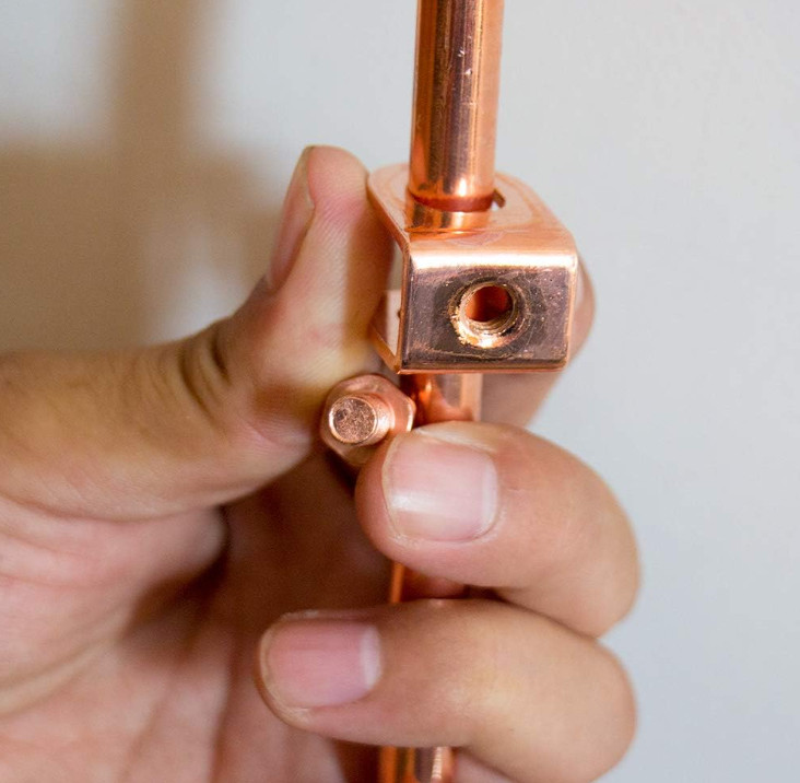 Juego 2 varillas tierra 4′ 3/8″ con abrazadera para cercas y sistemas eléctricos