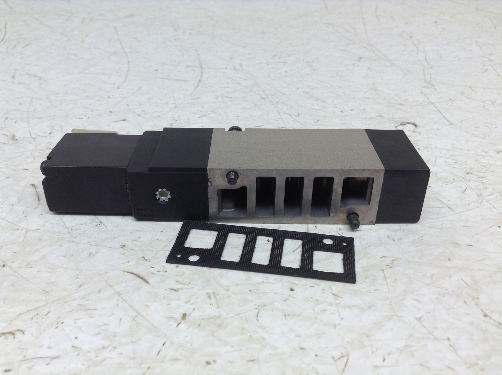 CKD 4KB219-B-ST 24 VDC Pneumatic Valve 4KB219BST (VT)
