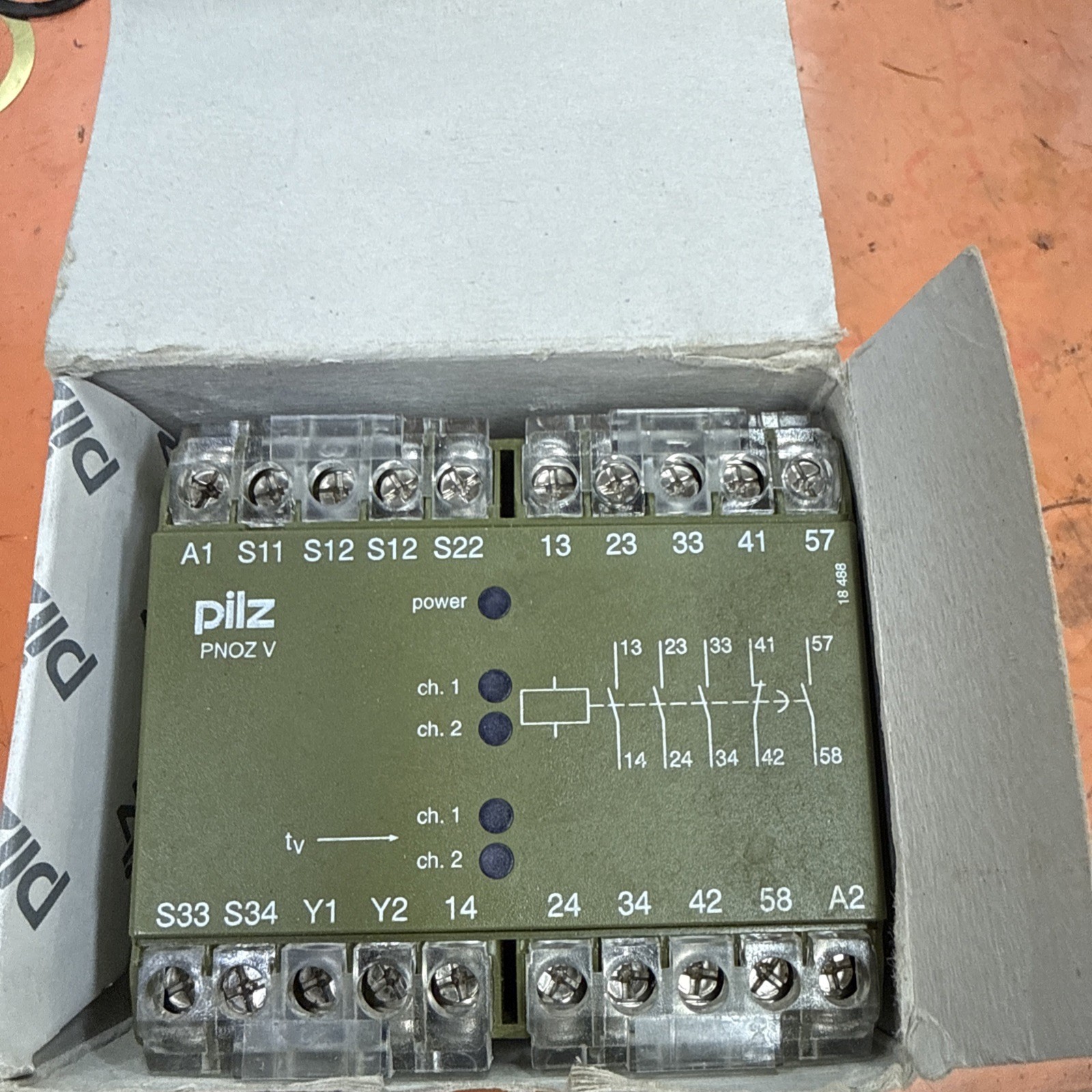 New In Box PILZ PNOZ V fest 3S 1SZ/10 Safety Relay ID 474799 NIB 24VDC coil