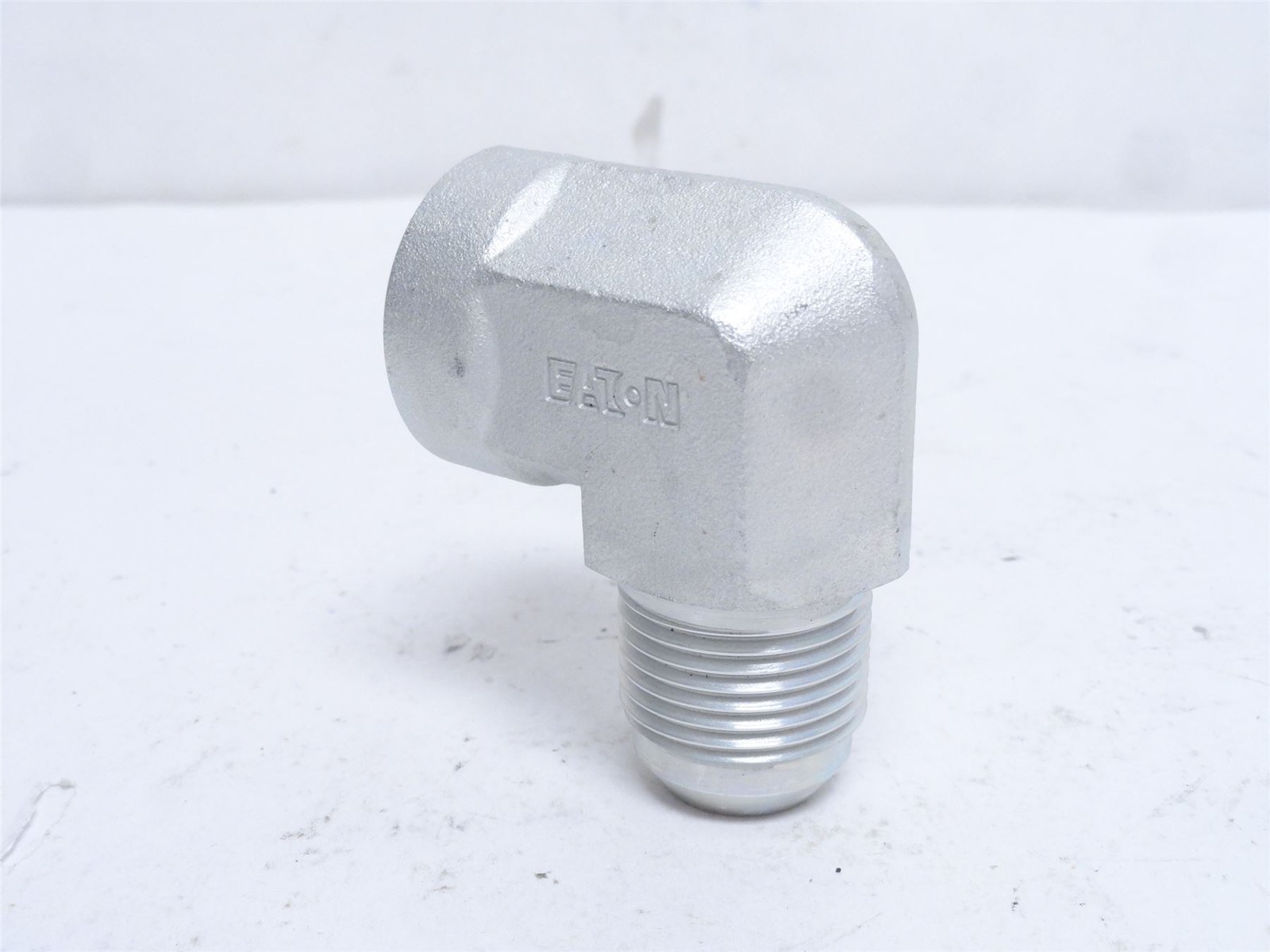 250138 New-No Box; Eaton 2025-12-12S Adaptor Elbow; 90Deg; 3/4 JIC x 3/4NPT