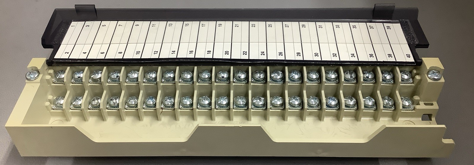 Lot of 7 Schneider Logic Controller Screw Terminal Block 140XTS00200 (b591)