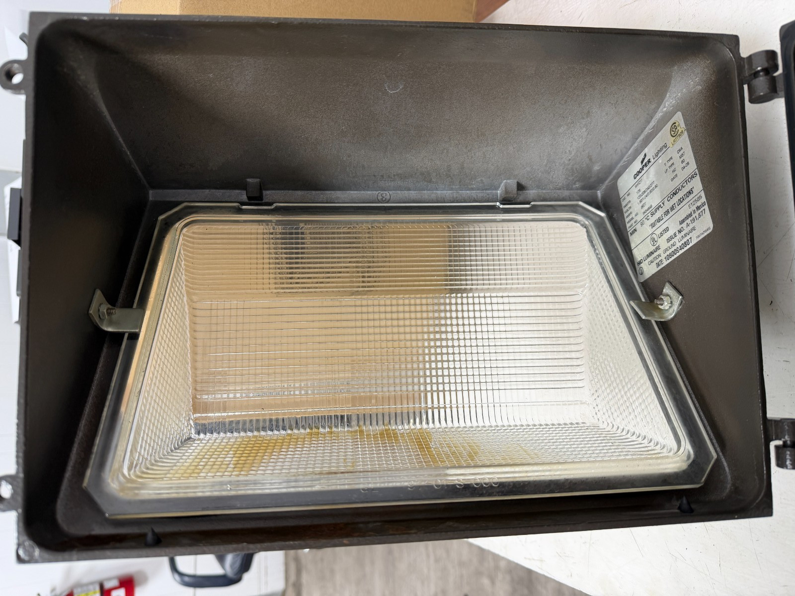 👀MAGNALUX 120W LED SEMI-CUTOFF WALL PACK HOUSING LIGHT VPL-WPA-120WAN-5