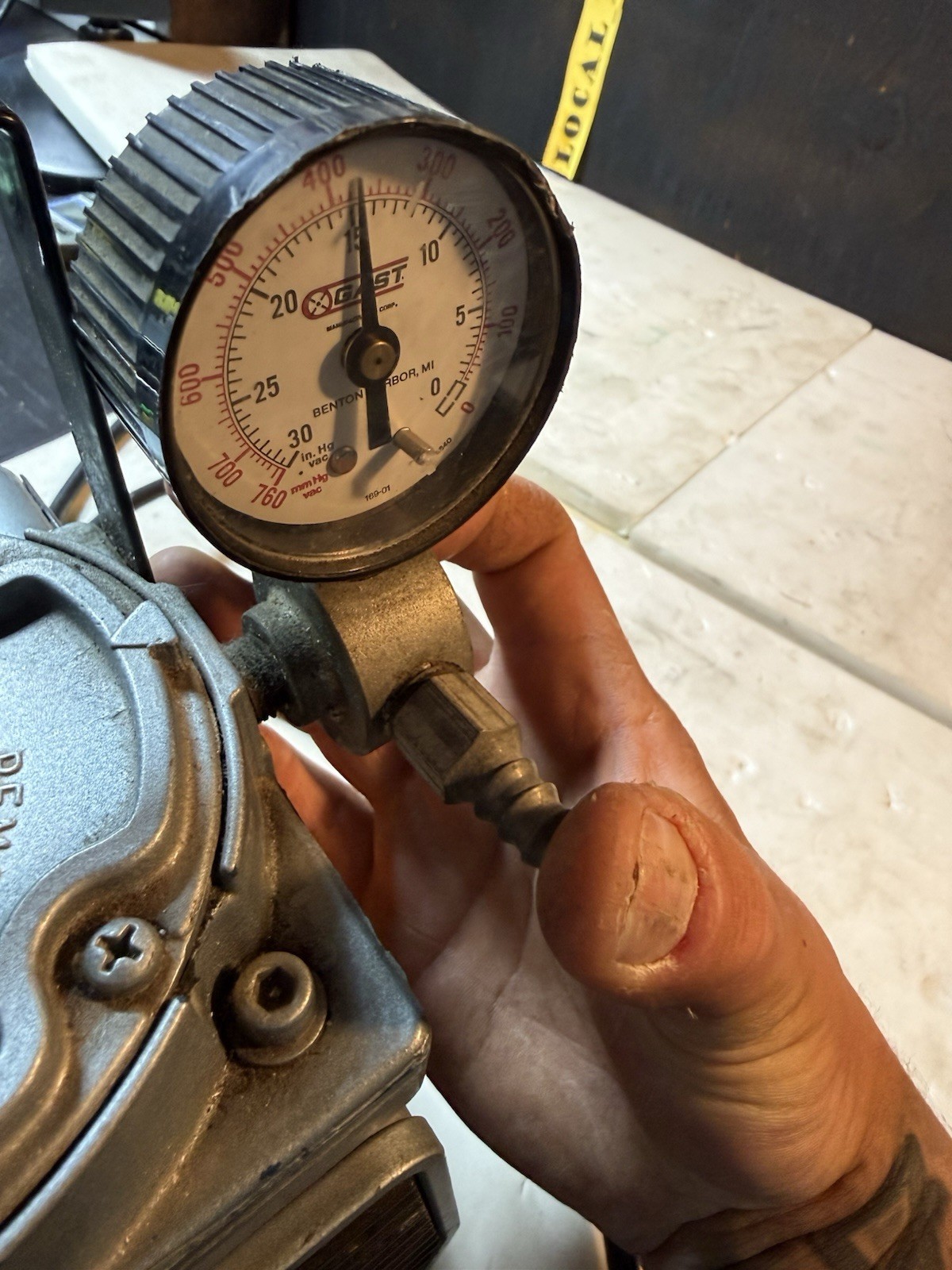 THOMAS SCIENTIFIC DOA-P104E-AA GAST DIAPHRAGM VACUUM PRESSURE PUMP 115V