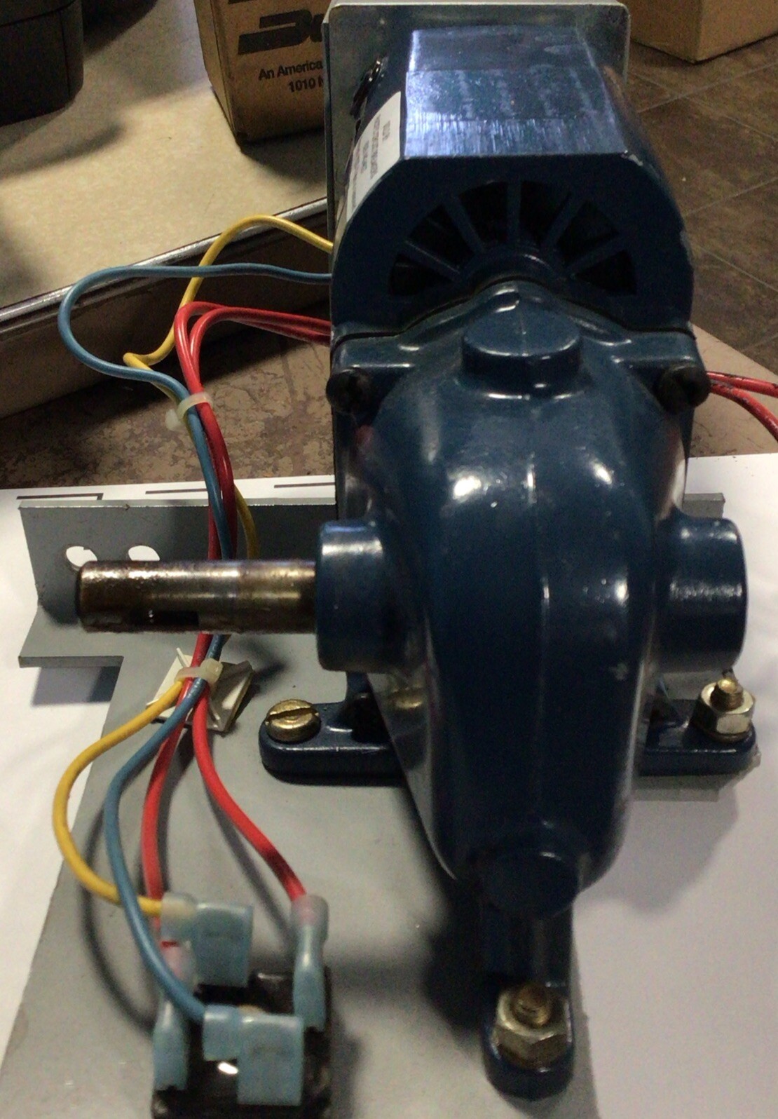 Fasco/Hawker Gear Motor 115VAC – 1 Phase – 800 RPM- 1/6 HP. – 2.7 A Serial L032