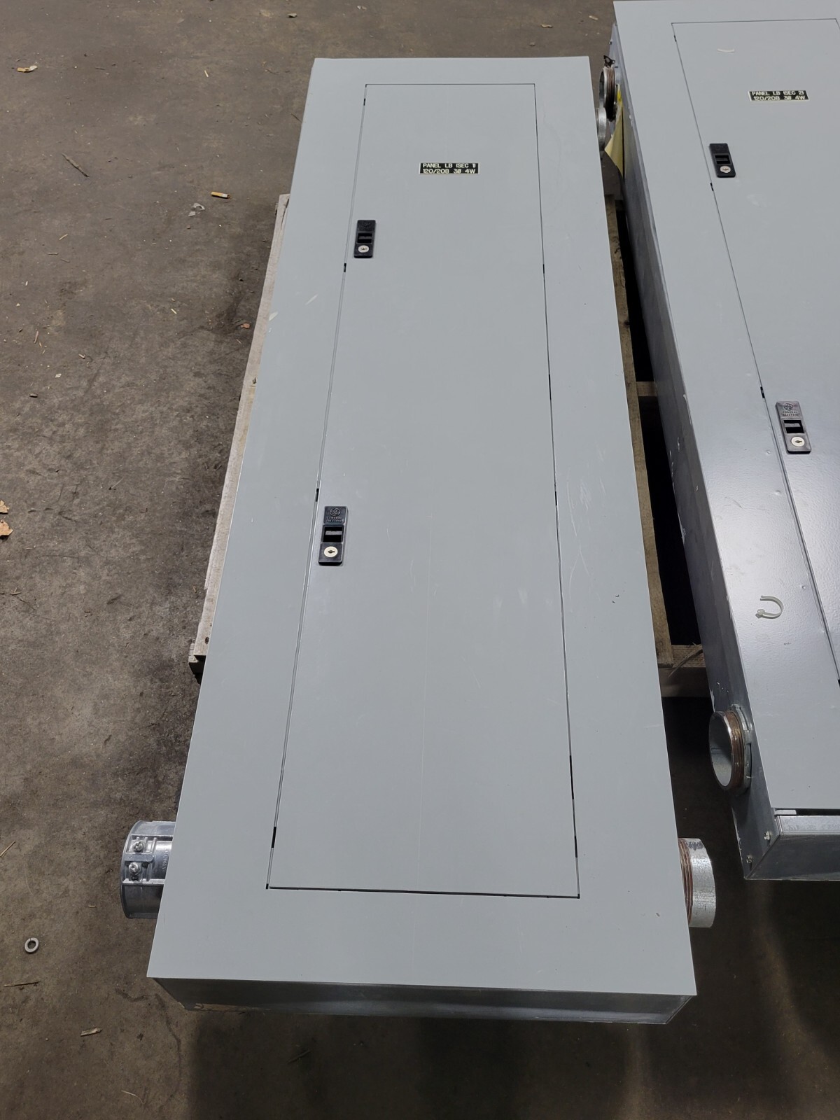 General Electric A-Series Lighting Panelboard 400A 120/208V 3P 3PH 4W 42 Circuit