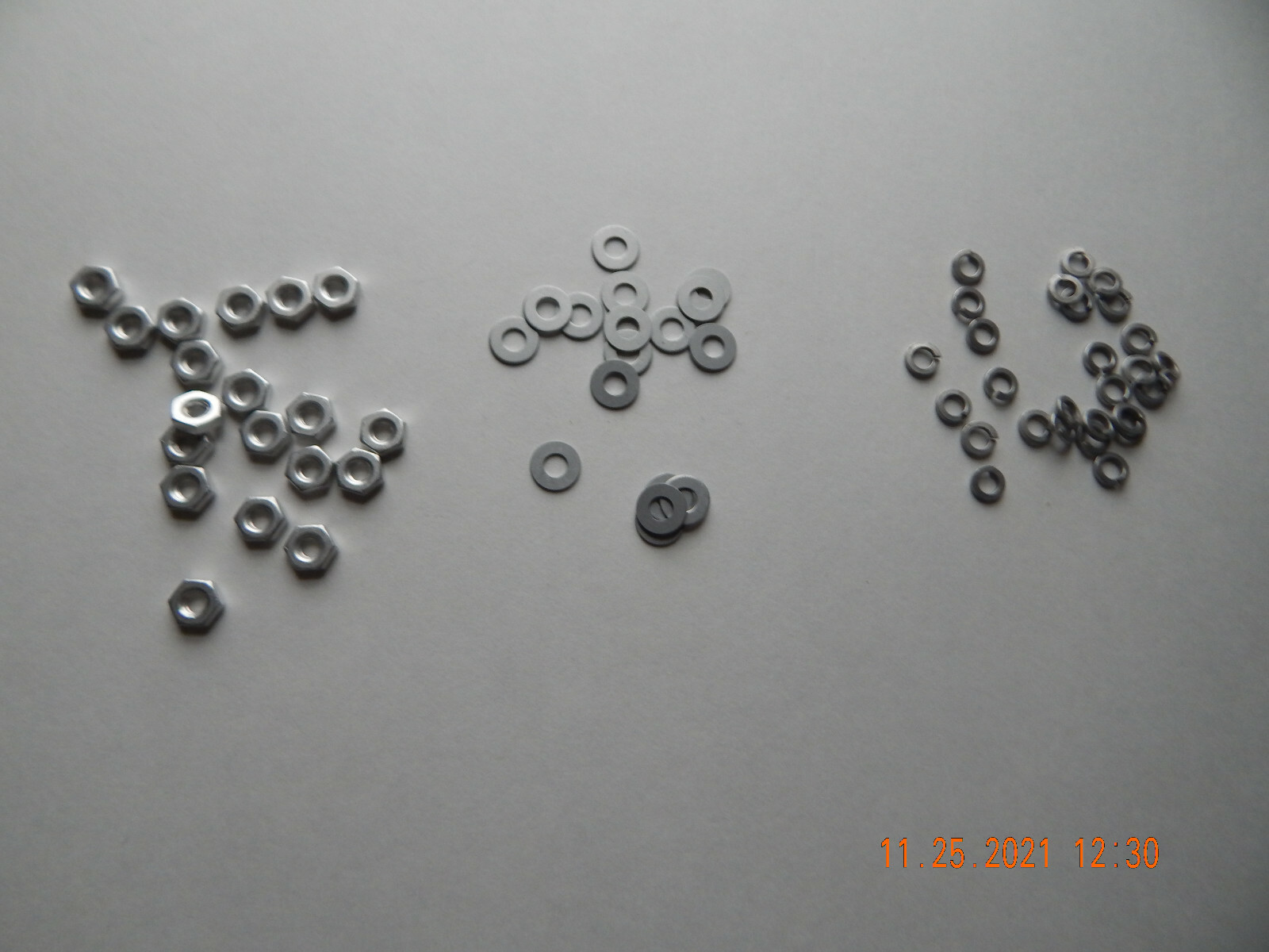 ALUMINUM HEX NUTS 10/24 W/ NO.10 FLAT WASHER & NO.10 LOCK WASHER. 20 PCS EA. NEW