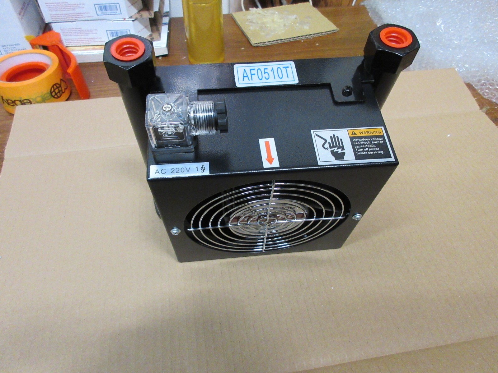 AF0510T-CA2 AIR-COOLED COOLER;COLD RADIATOR+6″FAN,AC220V,10L,12KGF-OILOUTLET1/2″