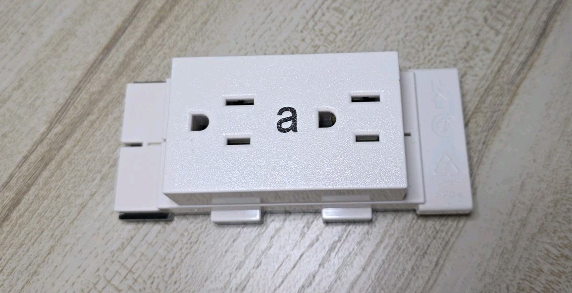 RECEPTACLE DUPLEX, 15 AM LÒNG PRODUCT NO FT155.A91 Lot 6 Circuit A & B
