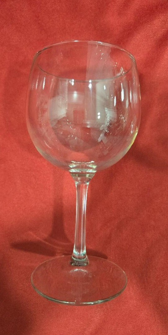 8 1/2 oz Wine Glass *Restaurant Grade Classy W/Thin Stem Style *Set of 4 Glasses