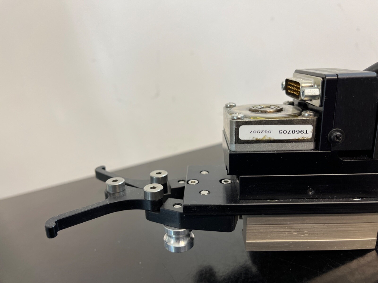 Sutter Instruments Co. MP265/M-134 “narrow format” motorized micro manipulator