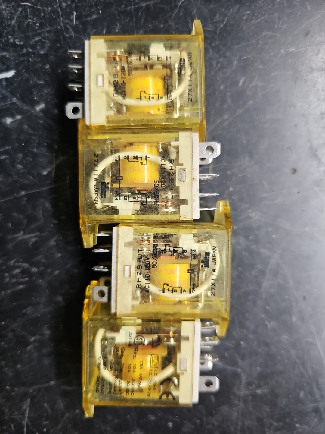Lot 4 IDEC RH2B-UT Ice Cube Relay, AC110-120V 50/60HZ, NOS, Open Box Condition