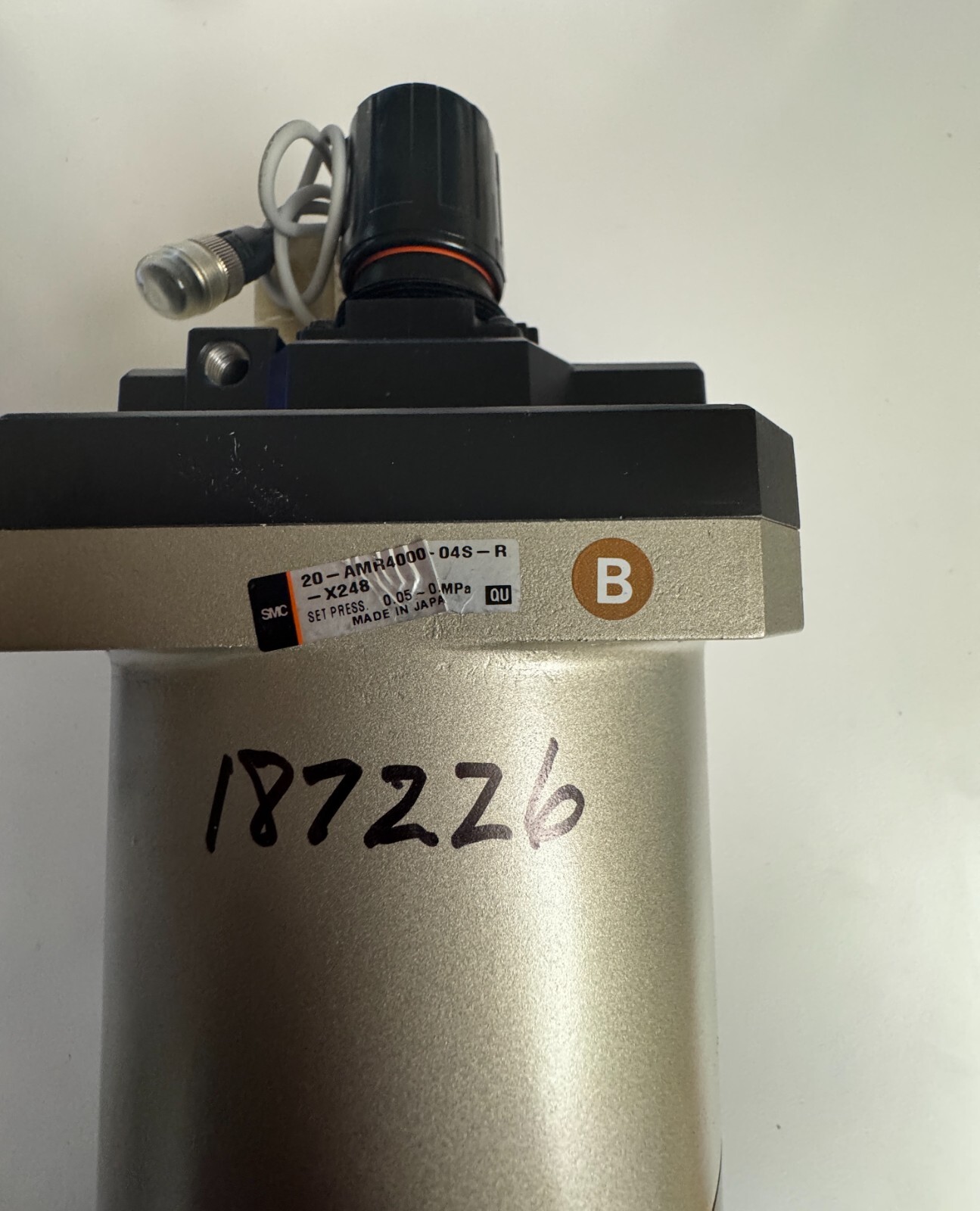 SMC 20-AMR400-04S-R-X248 Regulator with IS10-01S-X273 Pressure Switch