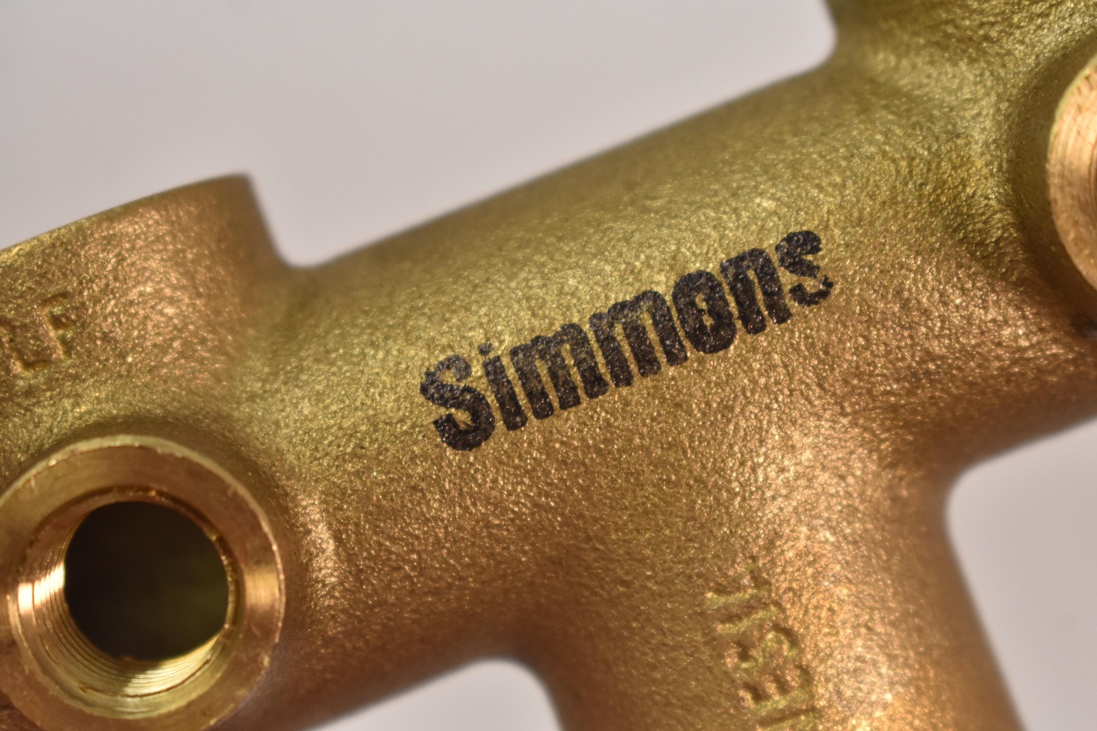Simmons 7250LF Brass Hose Manifold Tee Pipe Fitting Made In Indonesia Lead Free