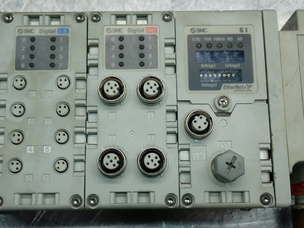 SMC PNEUMATIC MANIFOLD VALVE UNIT EX600-ED2