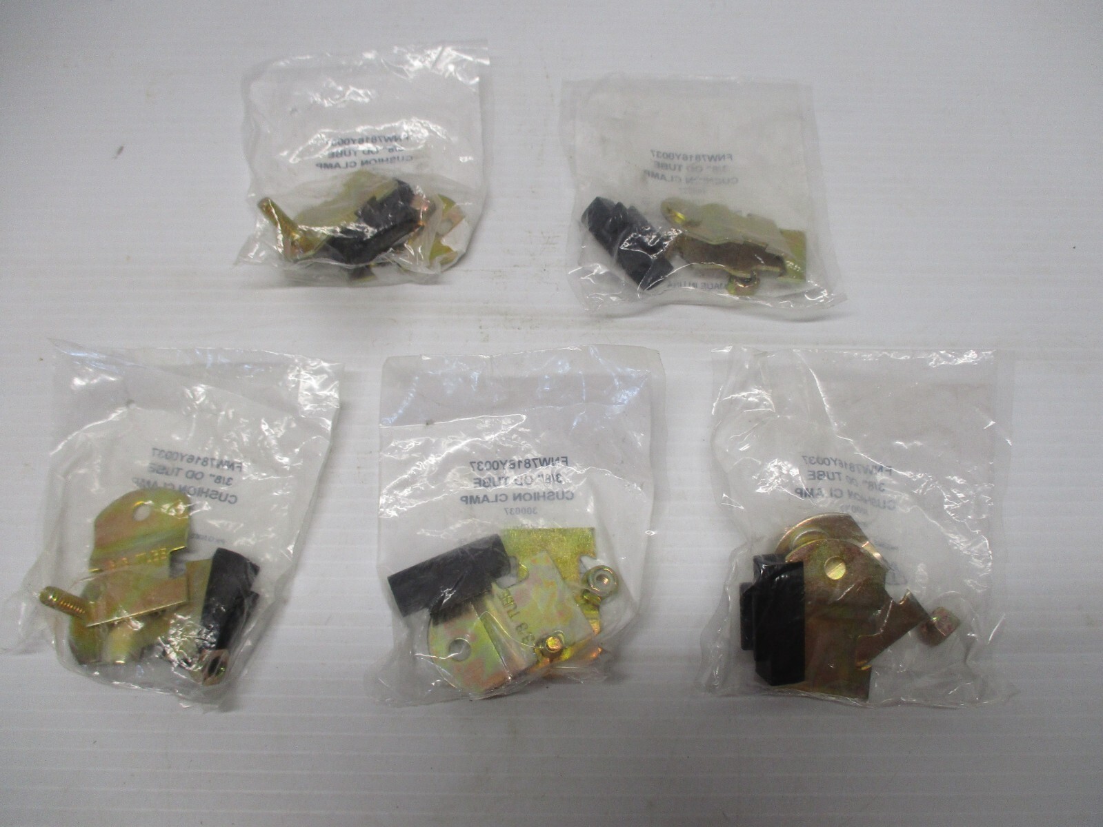 Lot of 25 CUSH-A-NATOR Cushioned Clamps 1 3/8″, 1 1/8″, 7/8″ and 3/8″