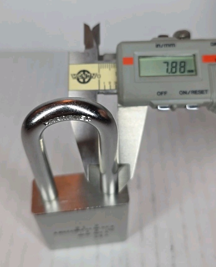 American Lock A6201 Padlock 2″ Shackle 1 3/4″ Wide Solid Steel Body Unkeyed New