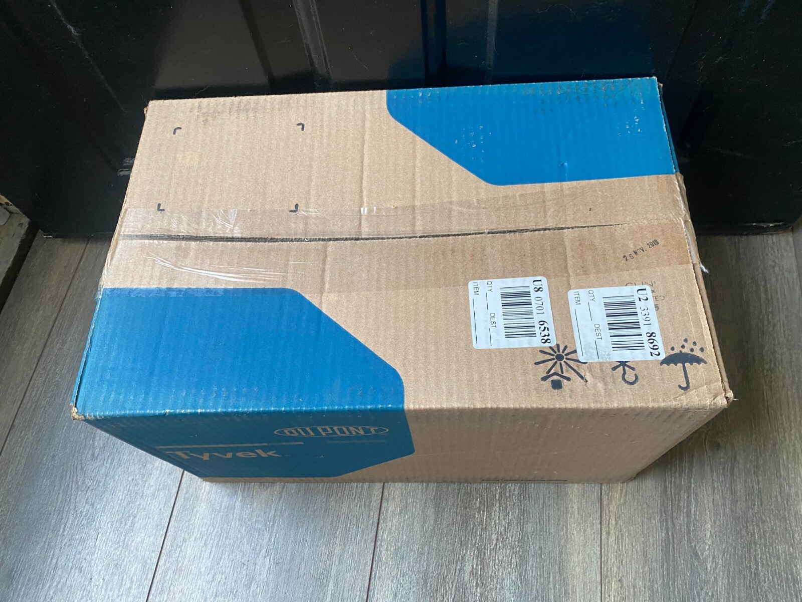 Box of 100 pcs DuPont Tyvek 400 Boot Cover TY454SWH00010000 White Universal Size