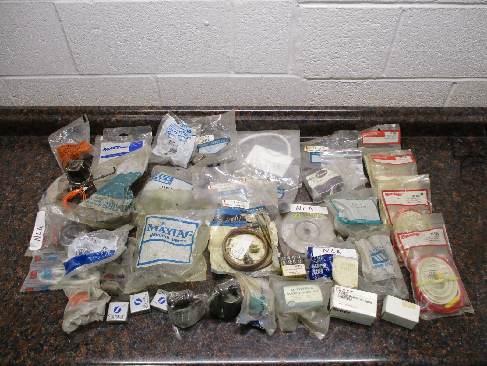 LOT OF GE MAYTAG FSP ROBERTSHAW PARTS FOR DIFFERENT APPLIANCE PARTS