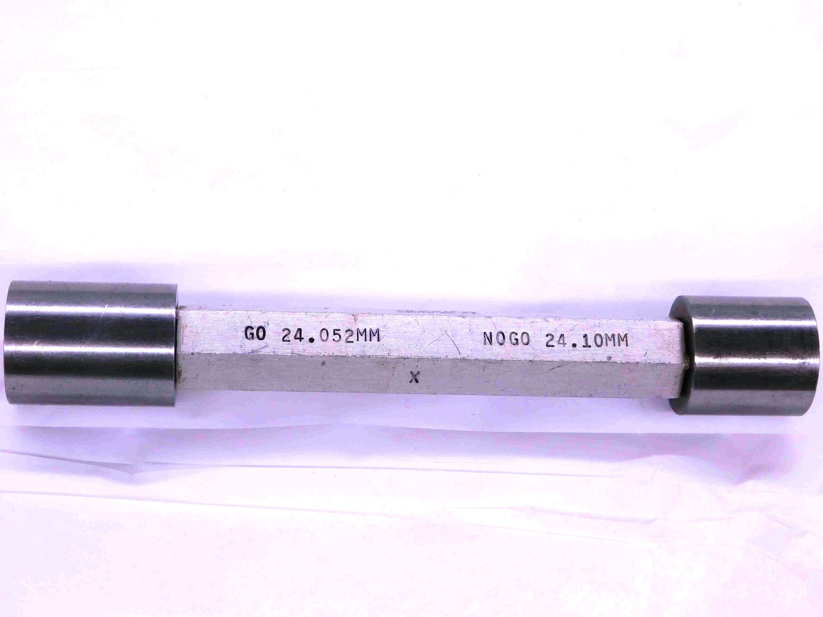 24.052 & 24.100 CL X METRIC PIN PLUG GAGE GO NO GO 24.000 +.052 24 .9469 24.10