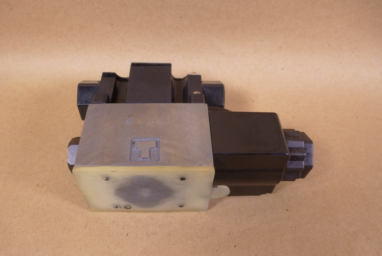 Tokimec DG4V-3-2B-M-P2-T-7-52 Hydraulic Directional Control Valve (New Surplus)