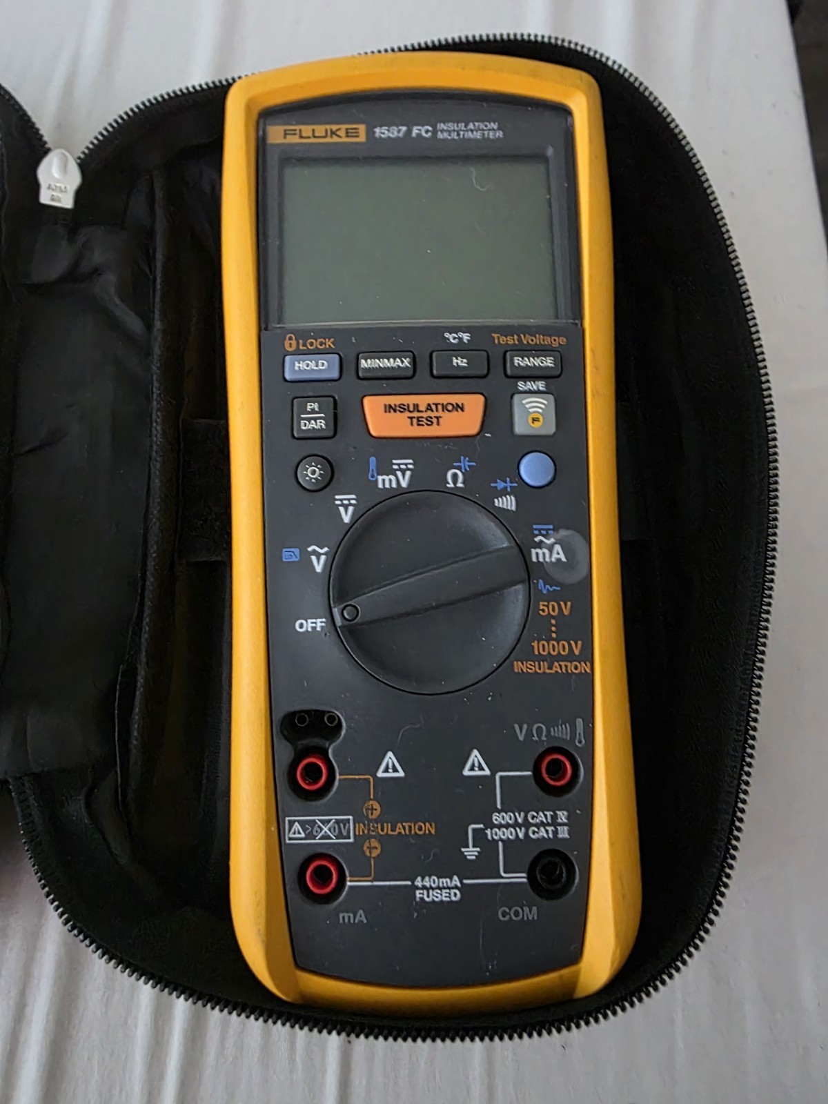 Fluke 1587 FC Insulation Multimeter w/ Carrying Case and Leads