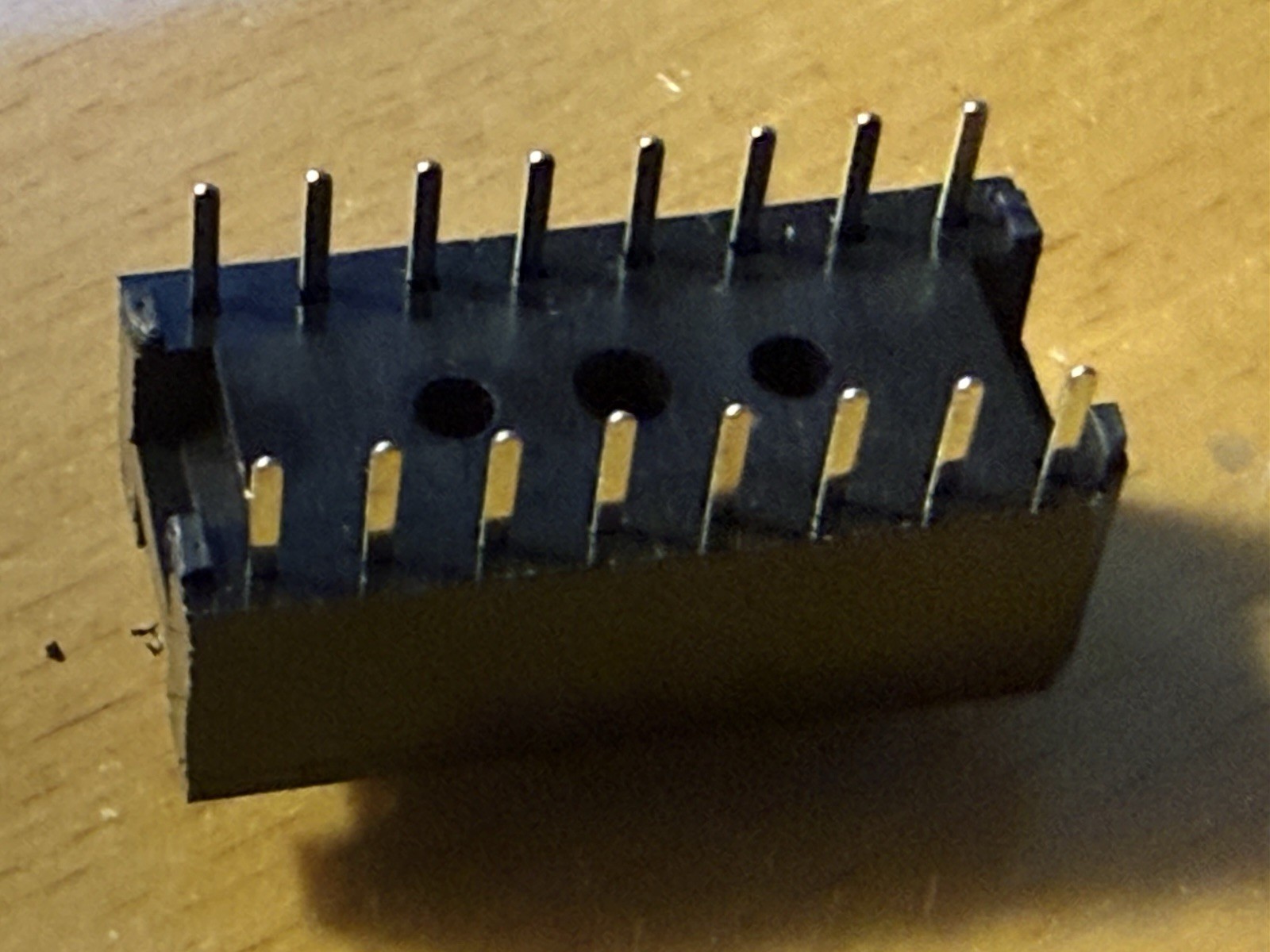 16-Pin DIP IC Socket .