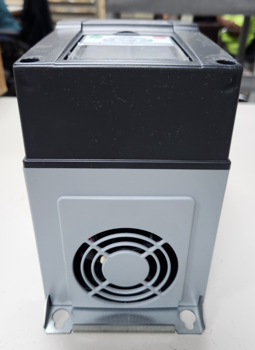 😎 NEW EATON 3 HP AC VARIABLE FREQUENCY DRIVE 380/480 VAC HMX34AG5D621-N