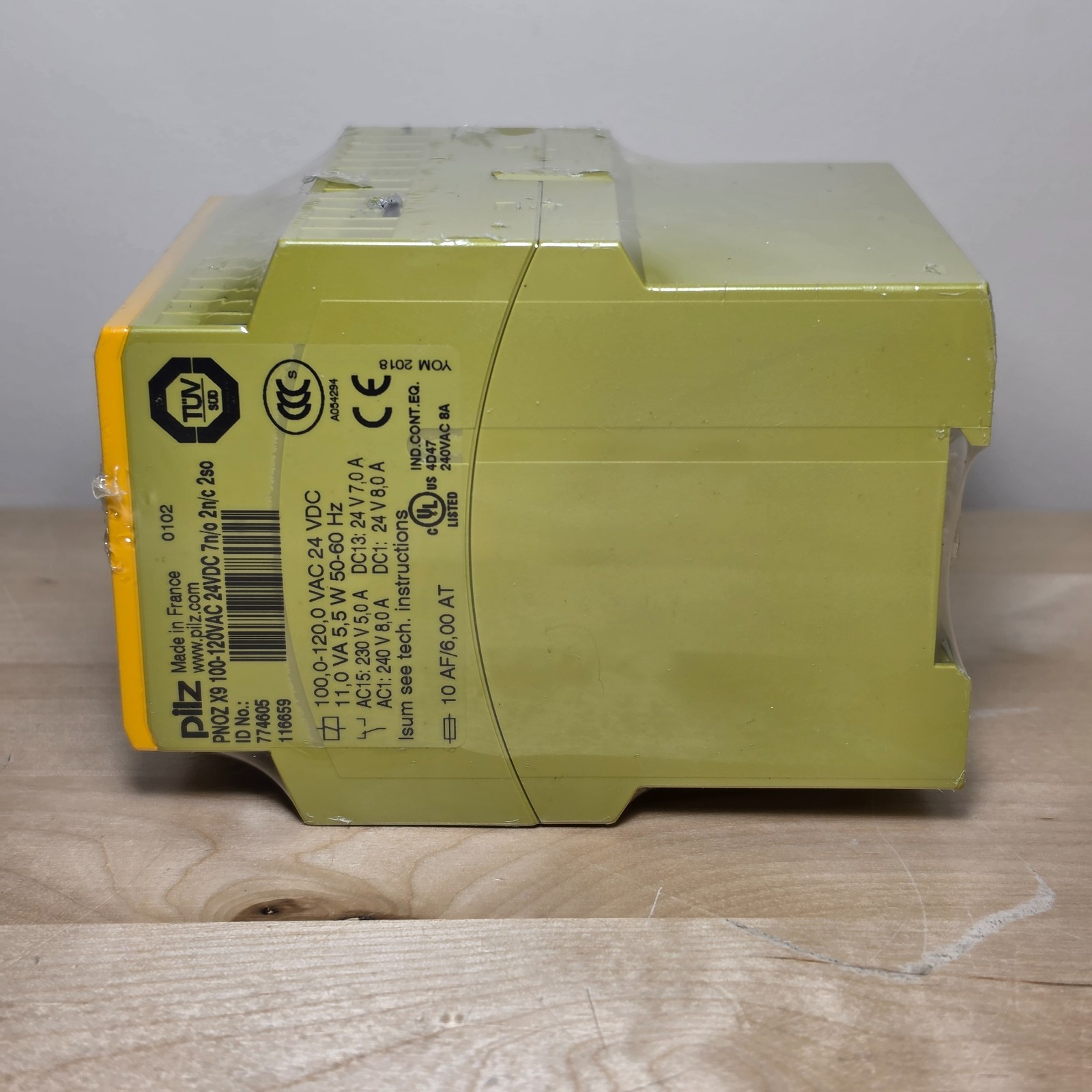 Pilz 774605 PNOZ X9 100-120VAC 24VDC 7n/o 2n/c 2so