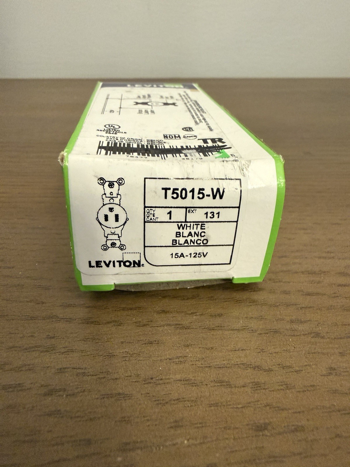 New Leviton 5015-W Single Receptacle White Back Side Wired GRD 15A-125V Spec