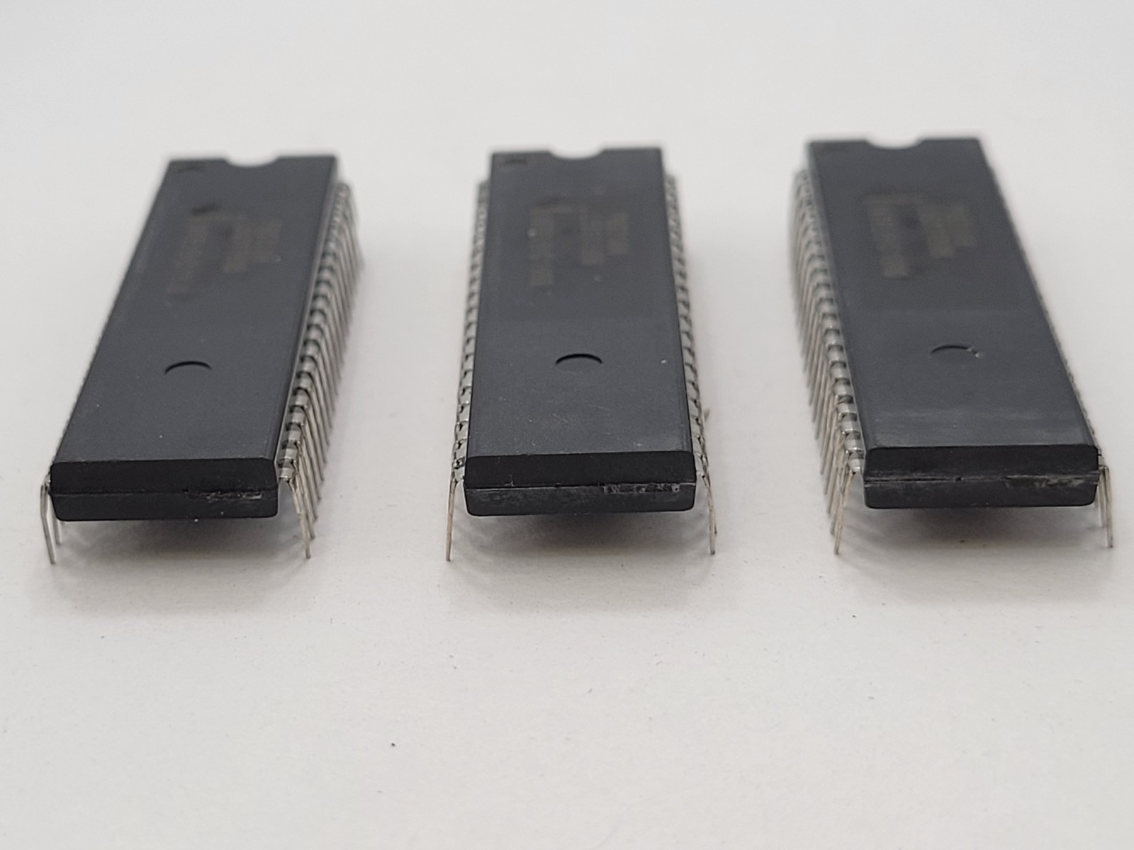 3PC Intel P8031AH Microcontroller 8-Bit 40-Pin 3.5 MHz to 12 MHz DIP40 Socket