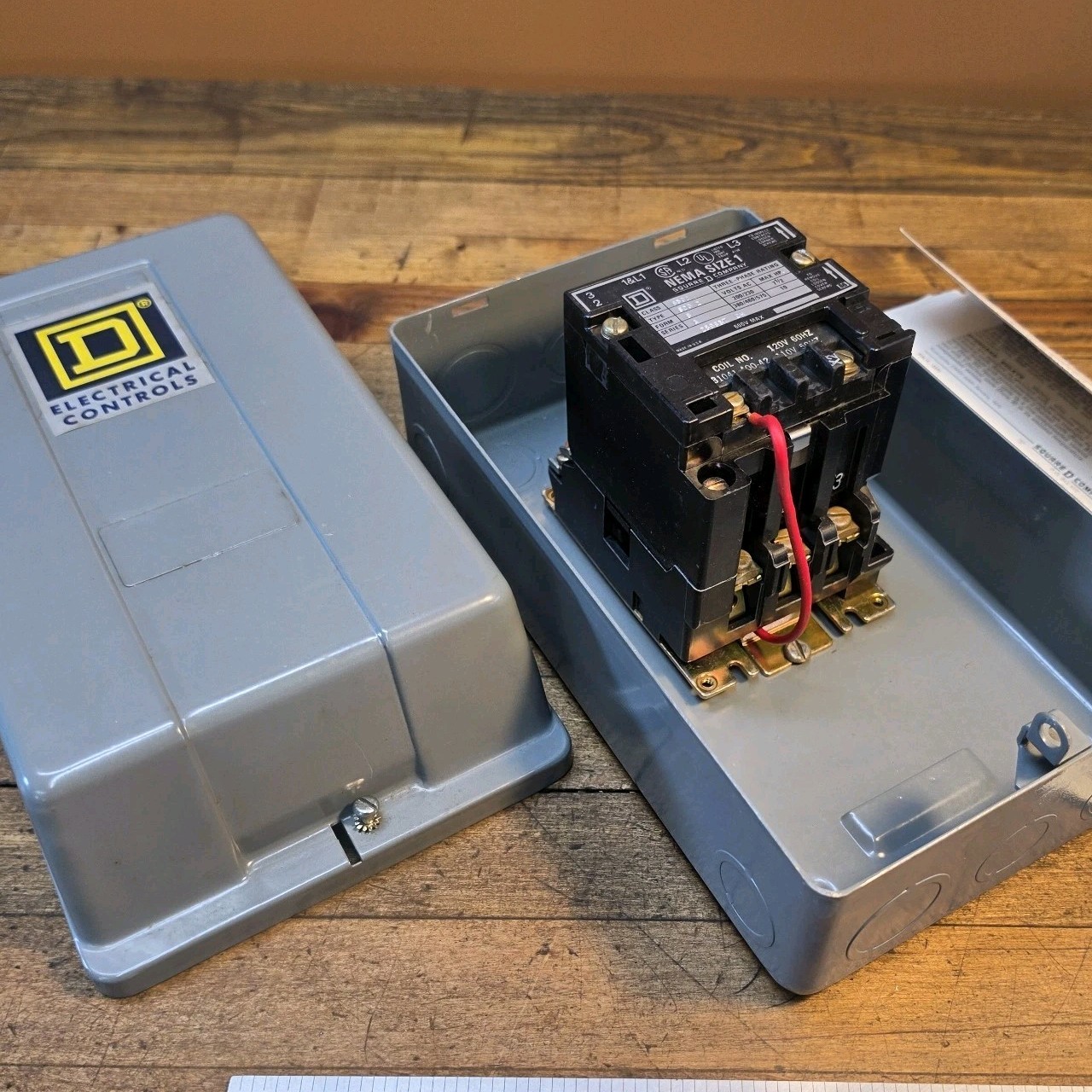 NEW Square D 8502 Motor Starter Series A Nema Size 1 120V & Steel Box SC02 ☆USA
