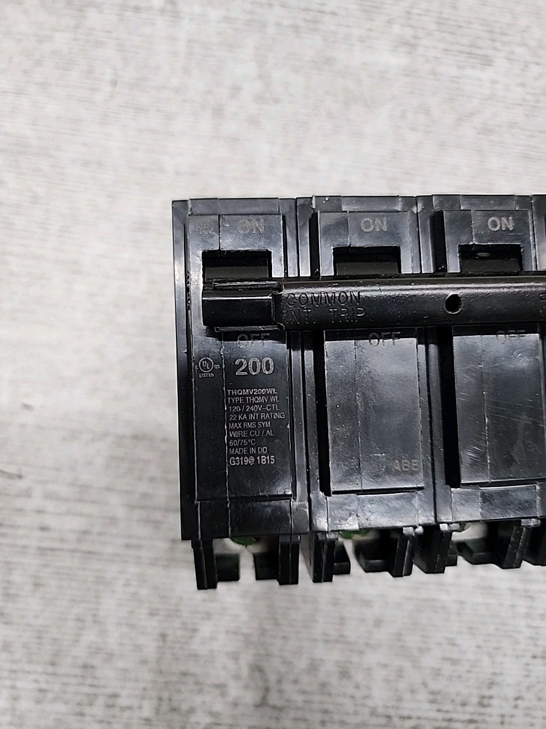 GE THQMV200WL 200 Amp 120/240 Volt 2-Pole Plug-In Mount  Main Circuit Breaker