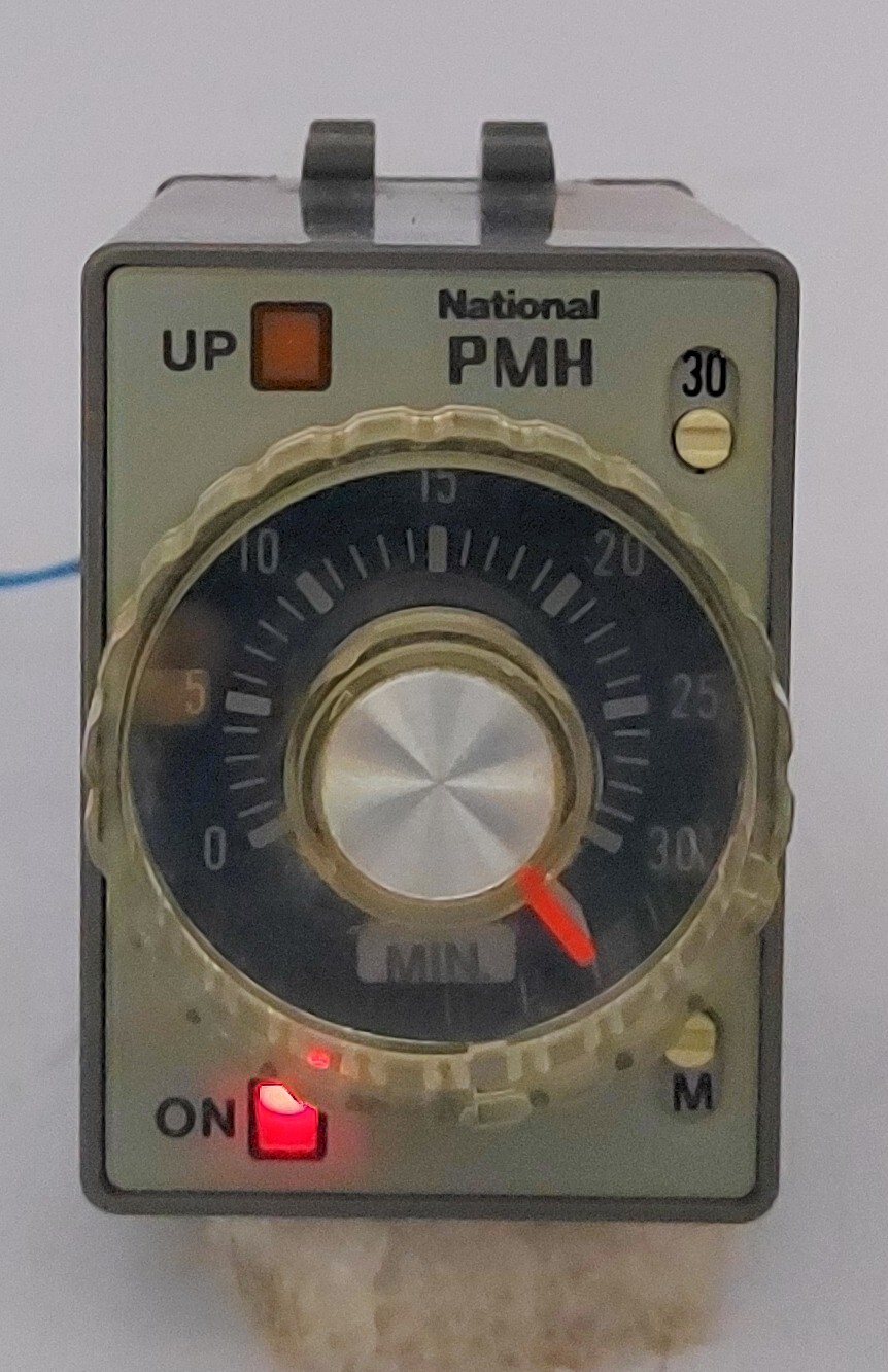 Matsushita Electric National AT4 431-R22 PMH Timer Analog Relay 0-30MIN