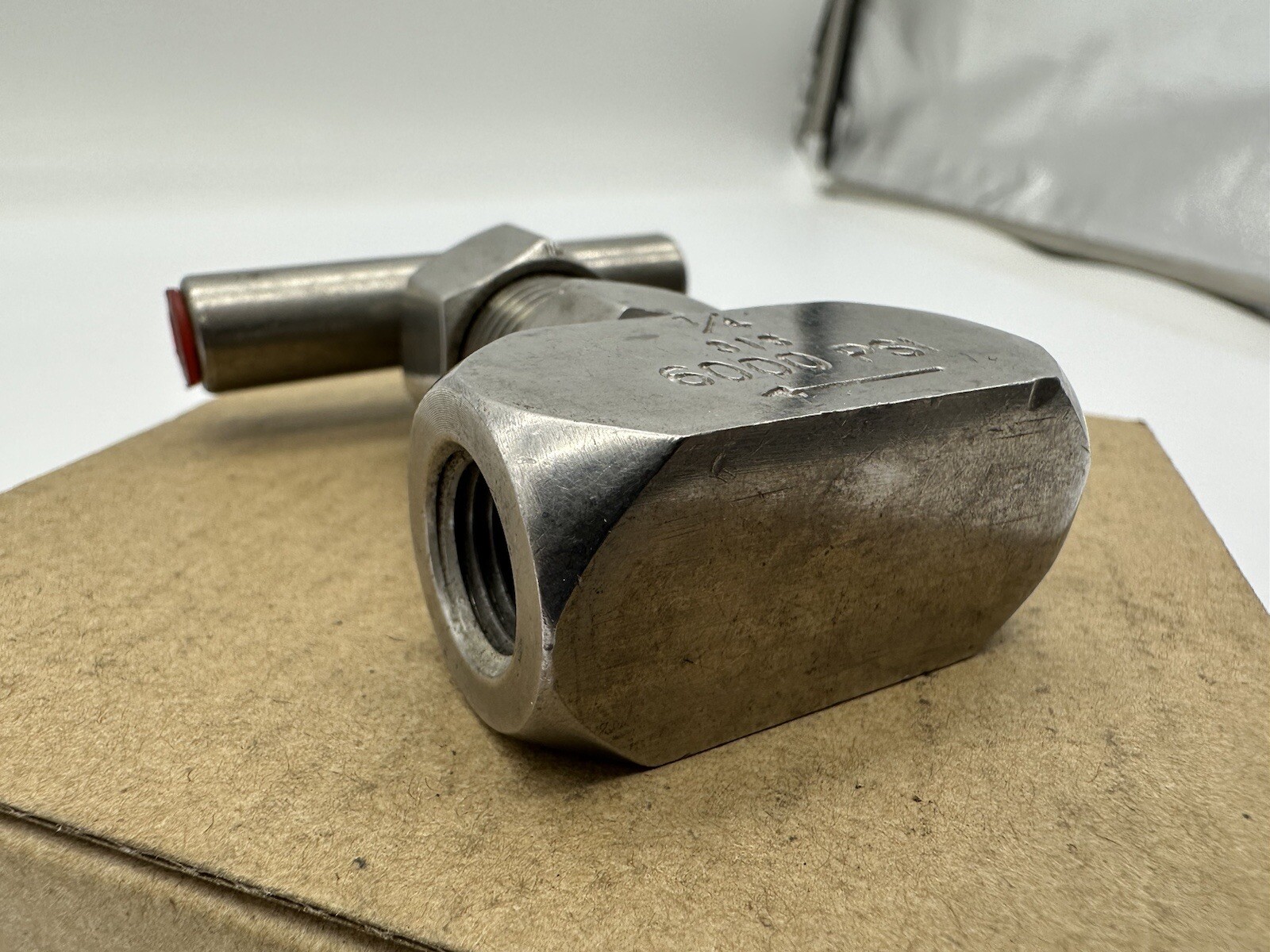 1/4″ FNPT 316ss Needle Valve Unknown Brand 6000 PSI Pre Owned