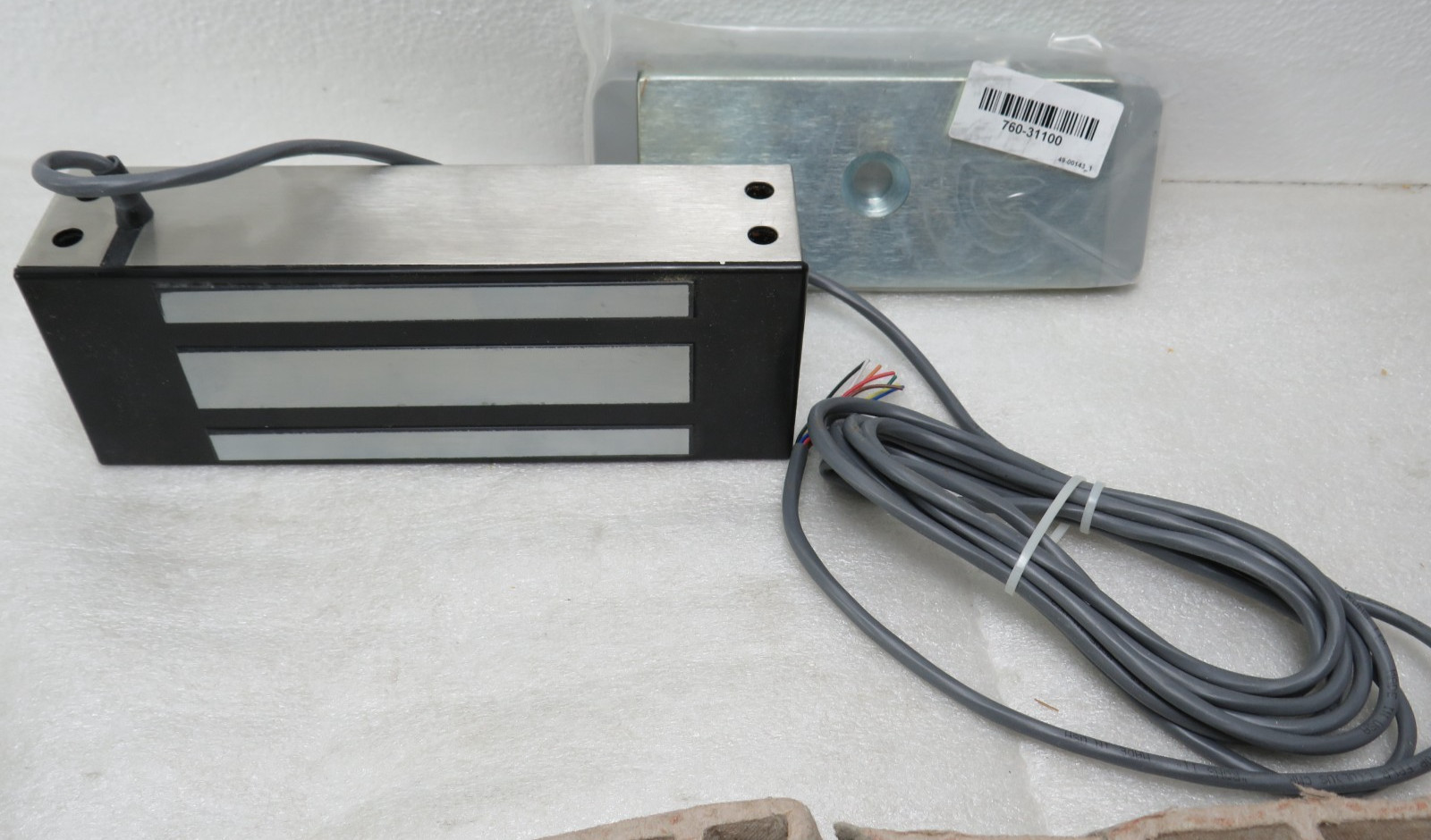 ASSA ABLOY Securitron M62BD Weatherproof 1200lb Magnetic Lock w/BondSTAT [DNC]