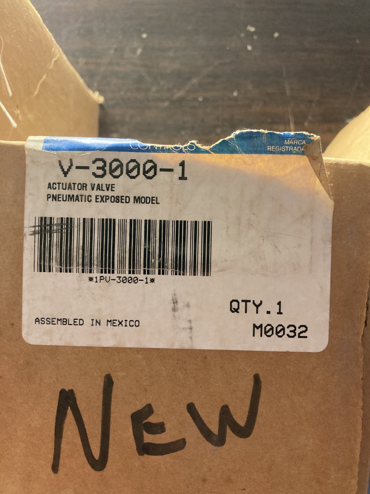 Johnson Controls V-3000-1 Pneumatic Valve Actuator, Exposed Yoke 1/8