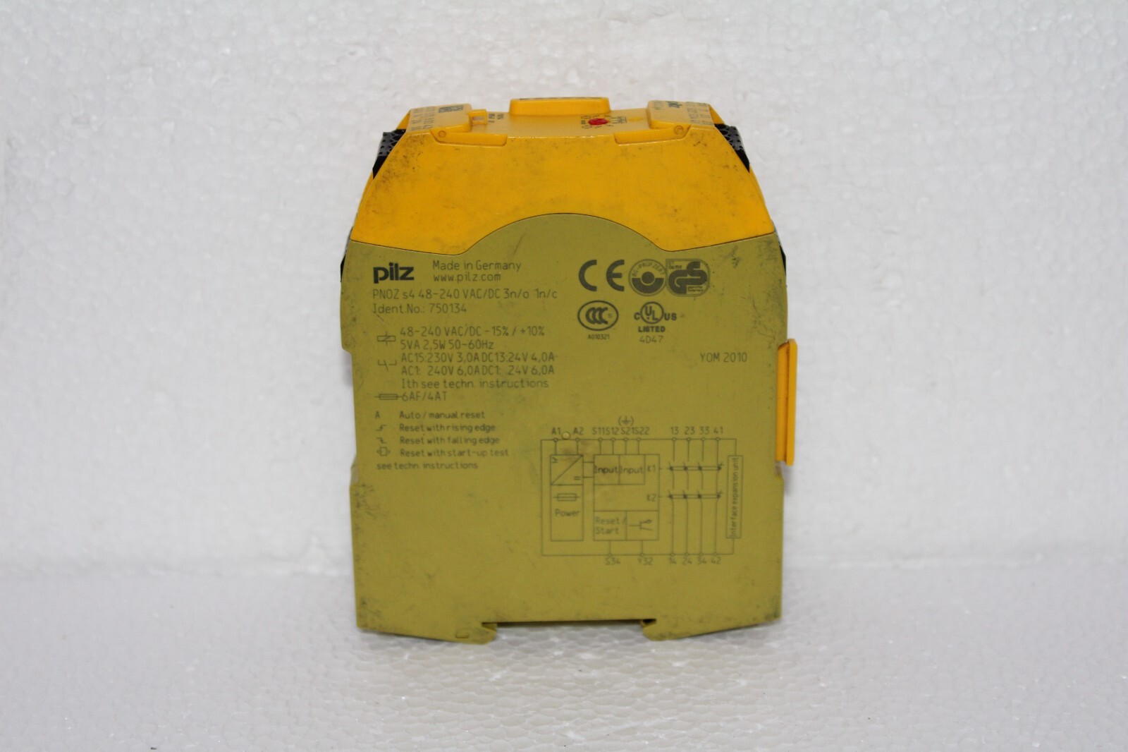PILZ PNOZ s4 48-240 VAC/DC 3n/o 1n/c PNOZsigma Safety Relay Ident.No.: 750134