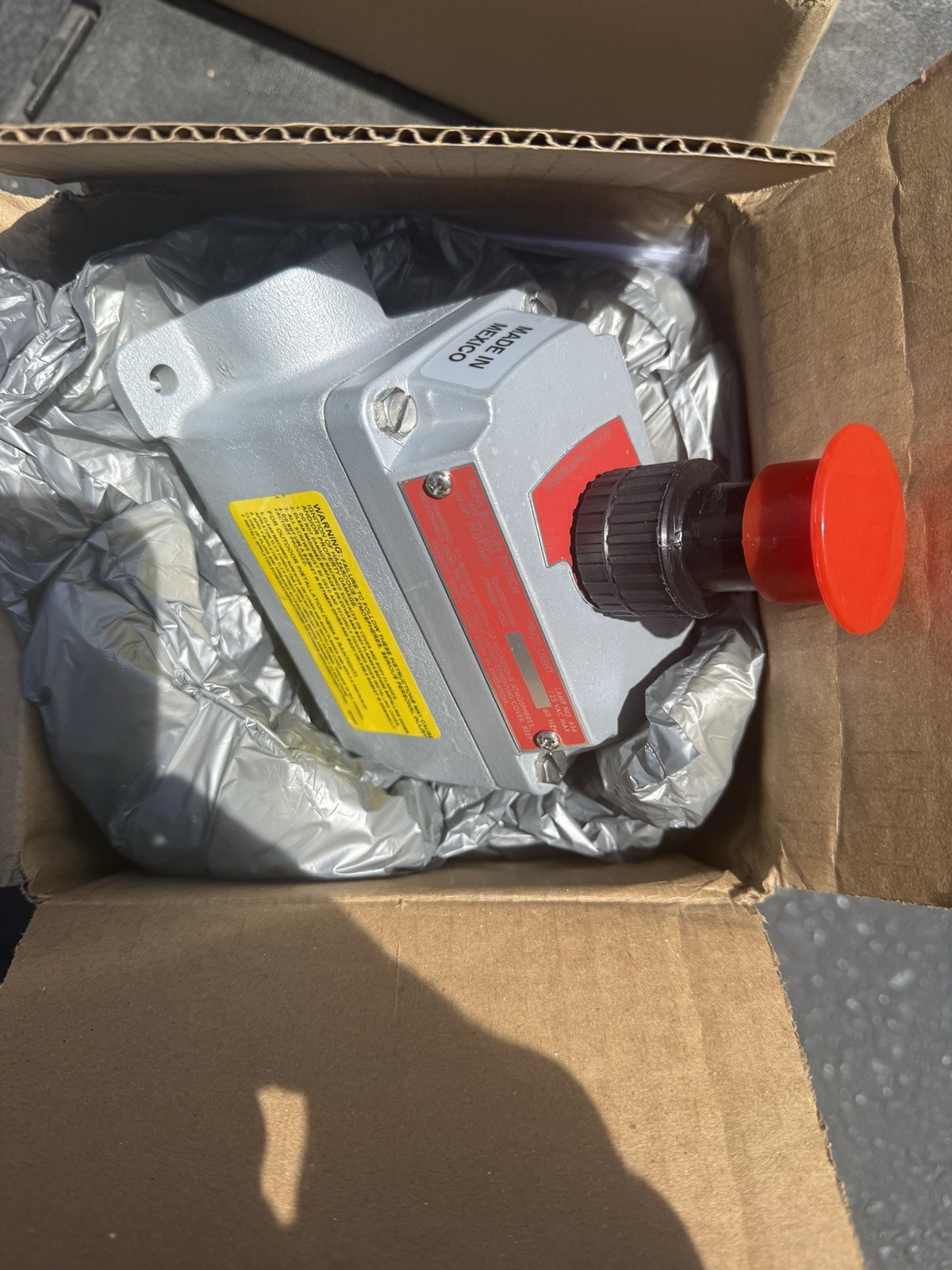 APPLETON ELECTRIC EFDB110-UM1 1 Gang, Head Push Button Emergency Stop