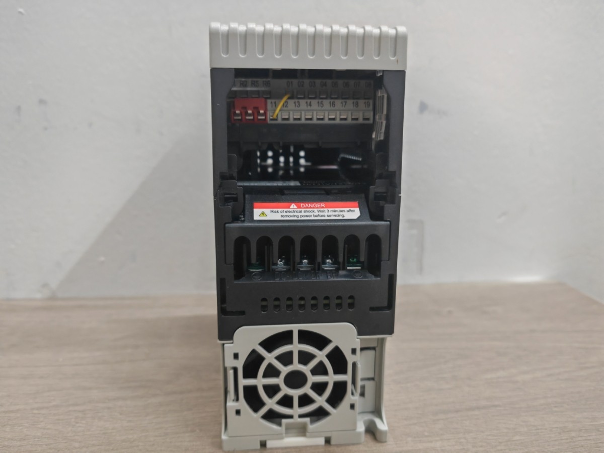 1PC NEW Allen-Bradley 25B-B011N104