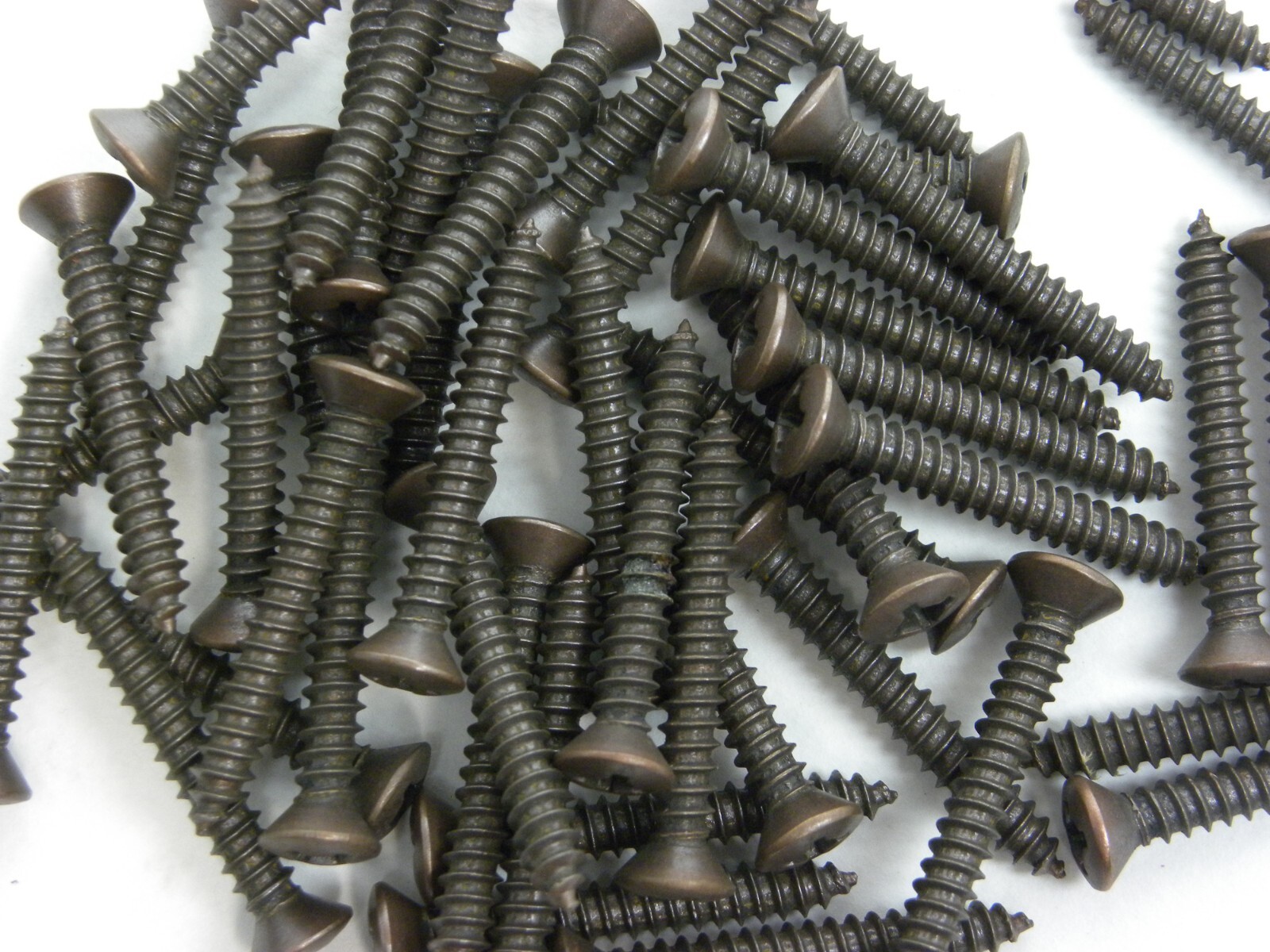 25, 50, or 100 Pieces! Oval Head Phillips #8 x 1-1/4″ Wood Screws Antique Bronze
