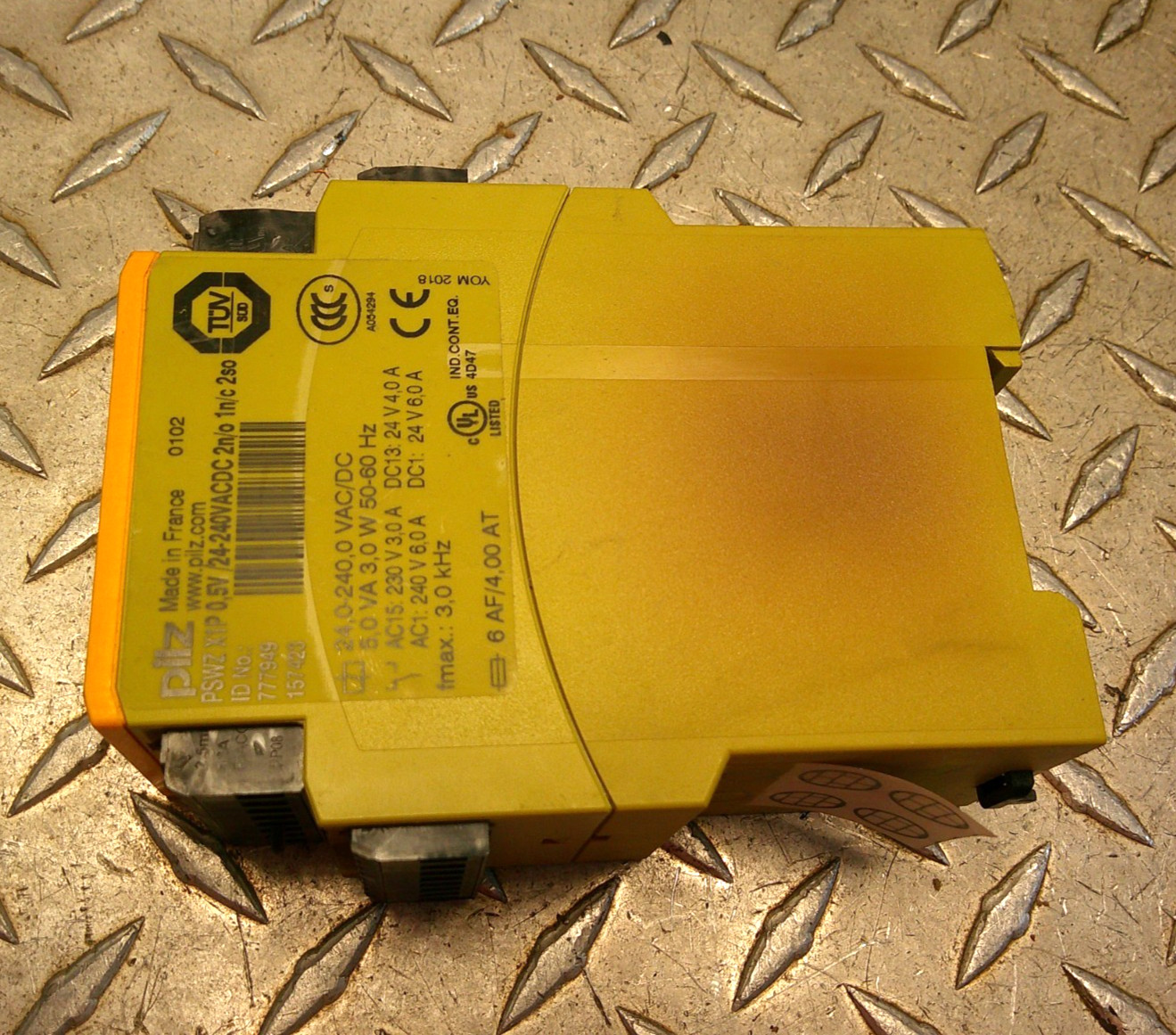 Pilz 777949 Specialized Stand-still Safety Monitoring Relay