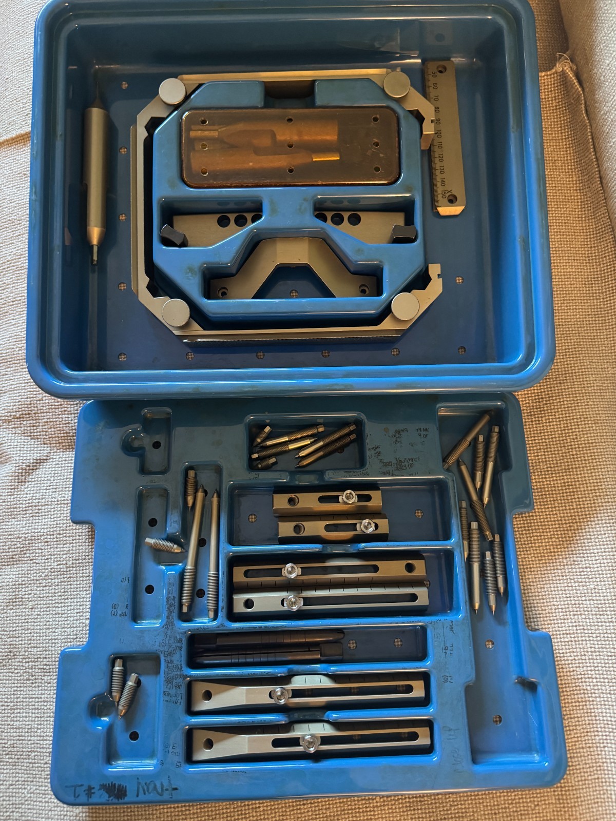 Leksell Multi Purpose Stereotactic System: Head Frame Arc , G Frame and Clamp