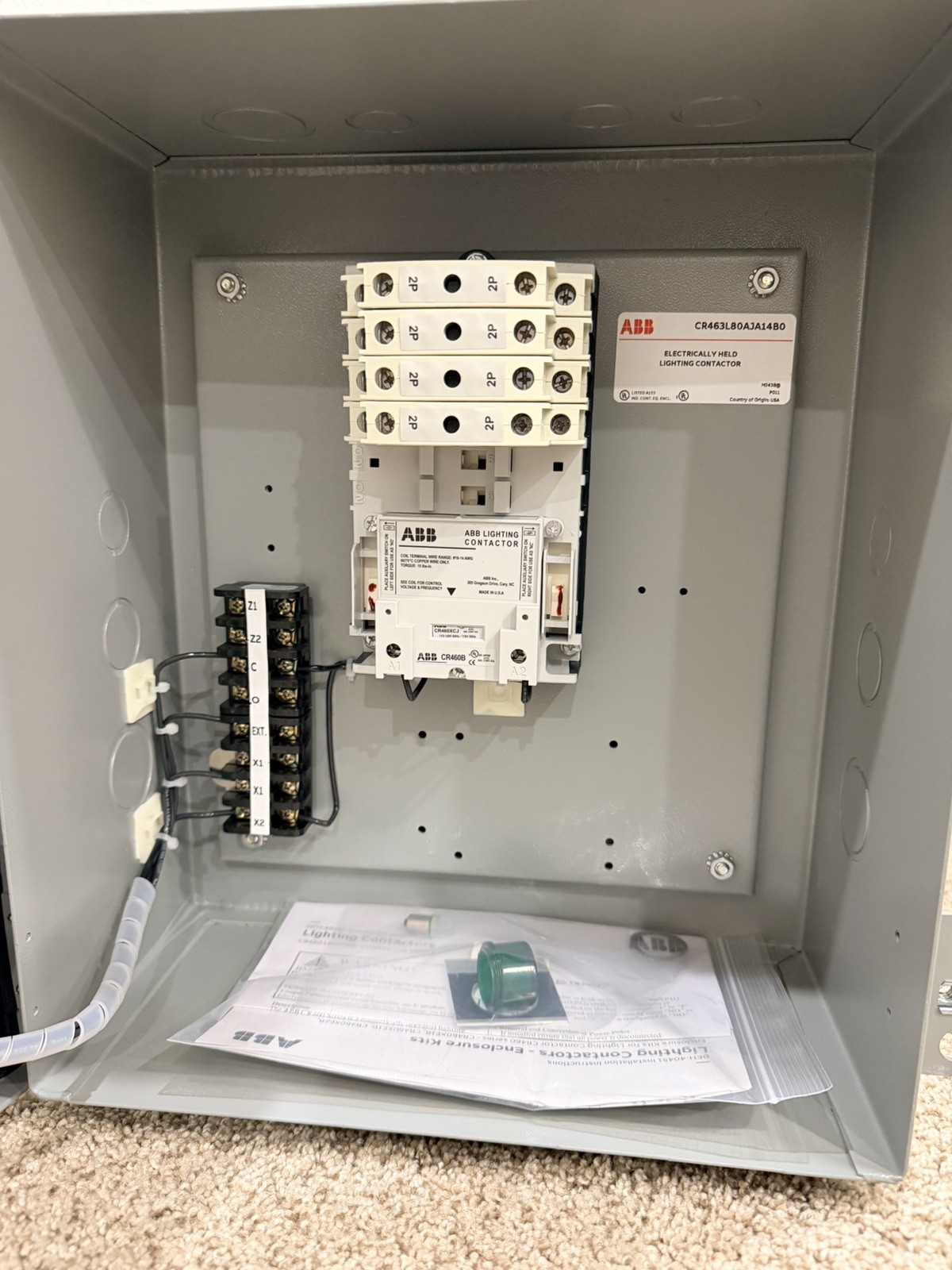 ABB ELECTRICALLY HELD LIGHTING CONTACTOR CR463L80AJA14B0 W/ ENCLOSURE 8NO/0NC