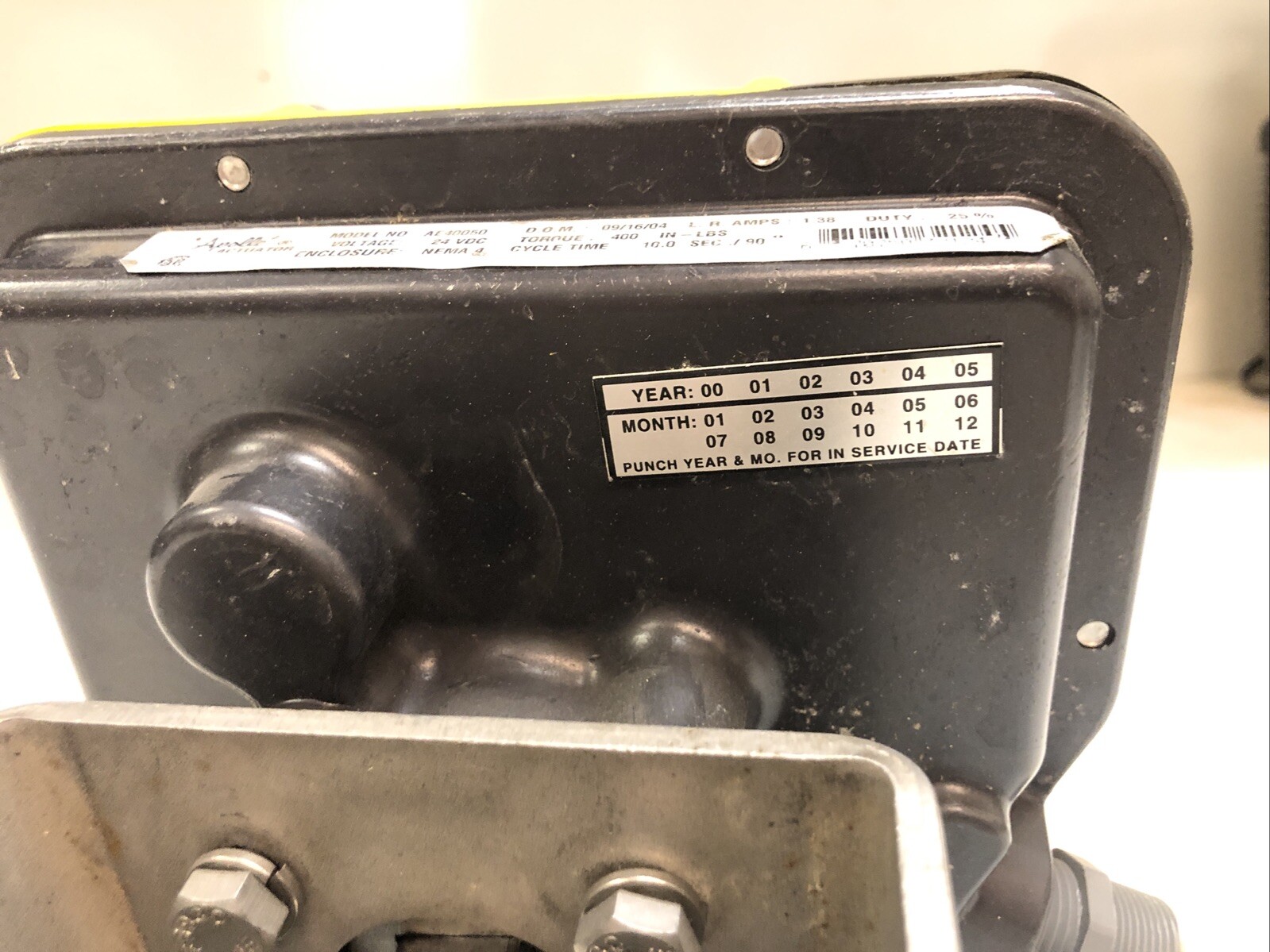 1 USED APOLLO ACTUATOR AE40010, 24VDC NEMA 4,TORQUE 400 IN-LBS, 1.38 AMPS